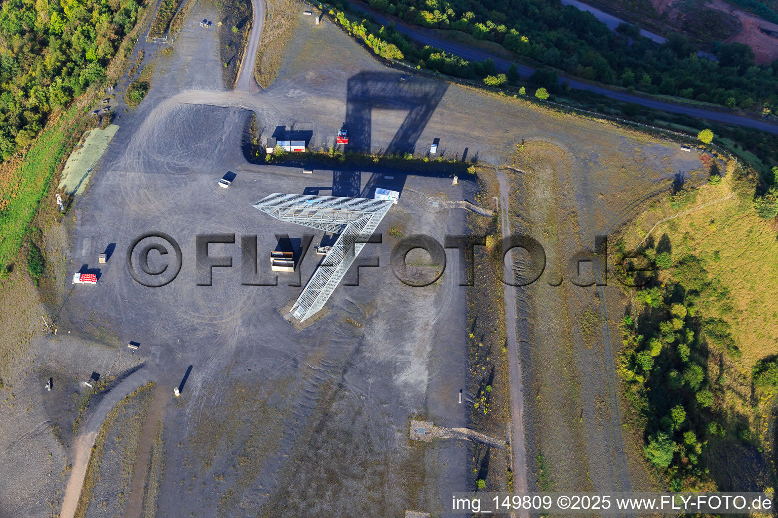 Saarpolygon « Porte vers le futur » sur la Bergenhalde à Ensdorf dans le département Sarre, Allemagne depuis l'avion