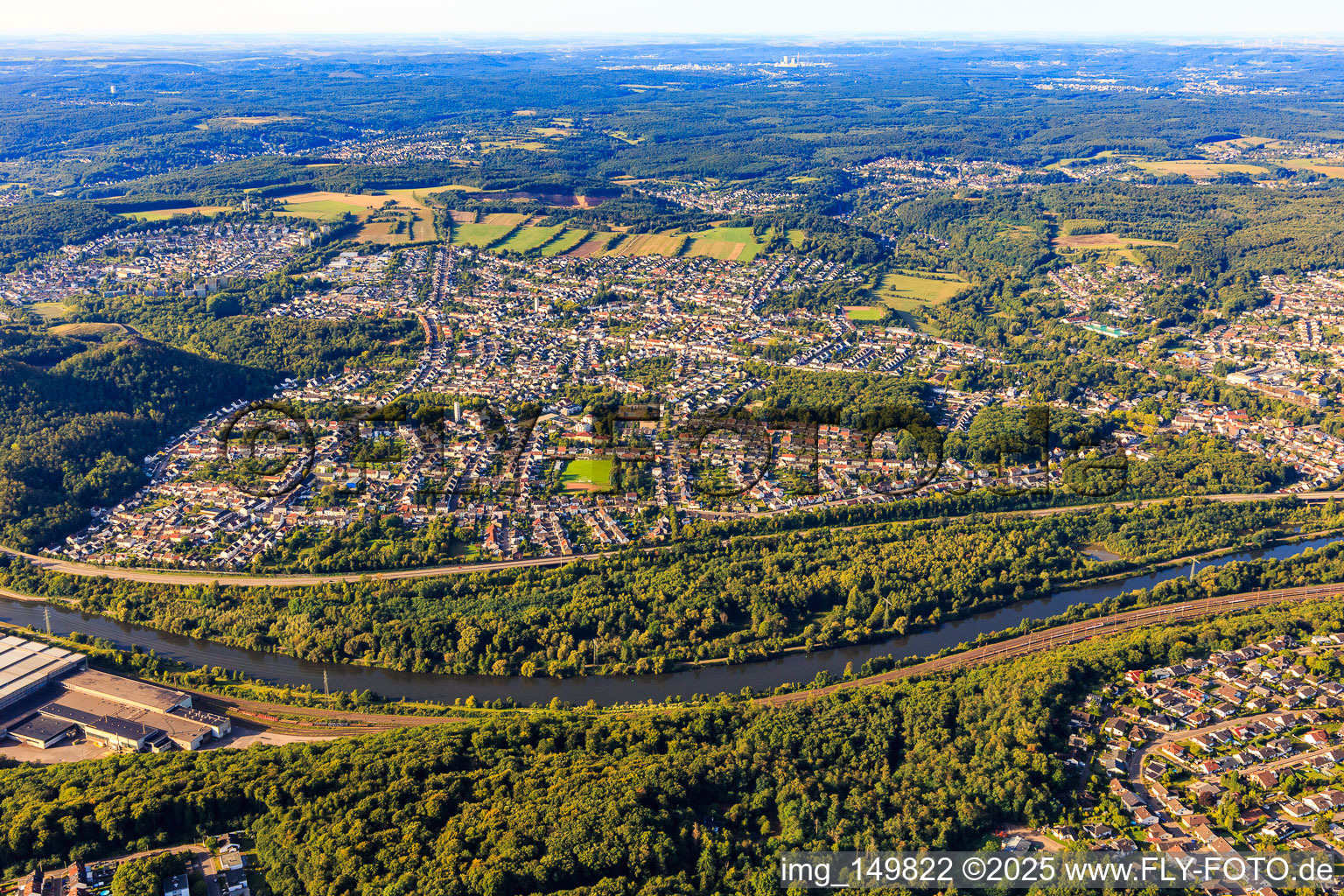 Vue aérienne de Du nord-est à le quartier Hostenbach in Wadgassen dans le département Sarre, Allemagne