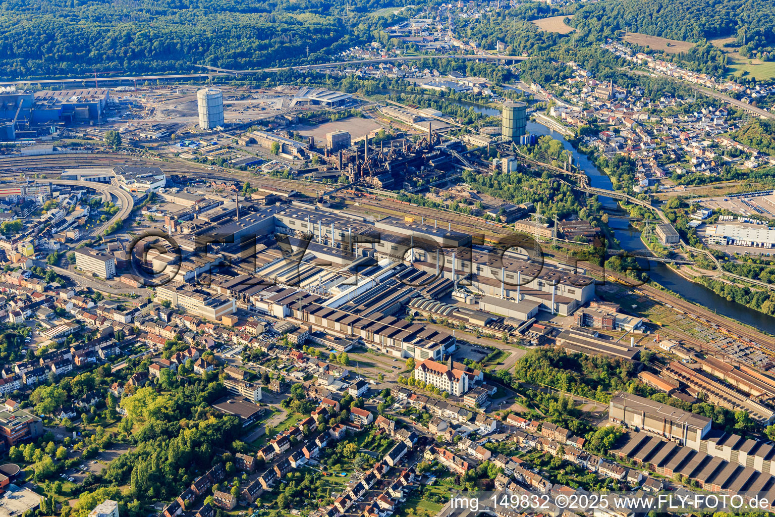 Vue aérienne de Saarstahl AG et SHS Stahl-Holding-Saar à Völklingen dans le département Sarre, Allemagne