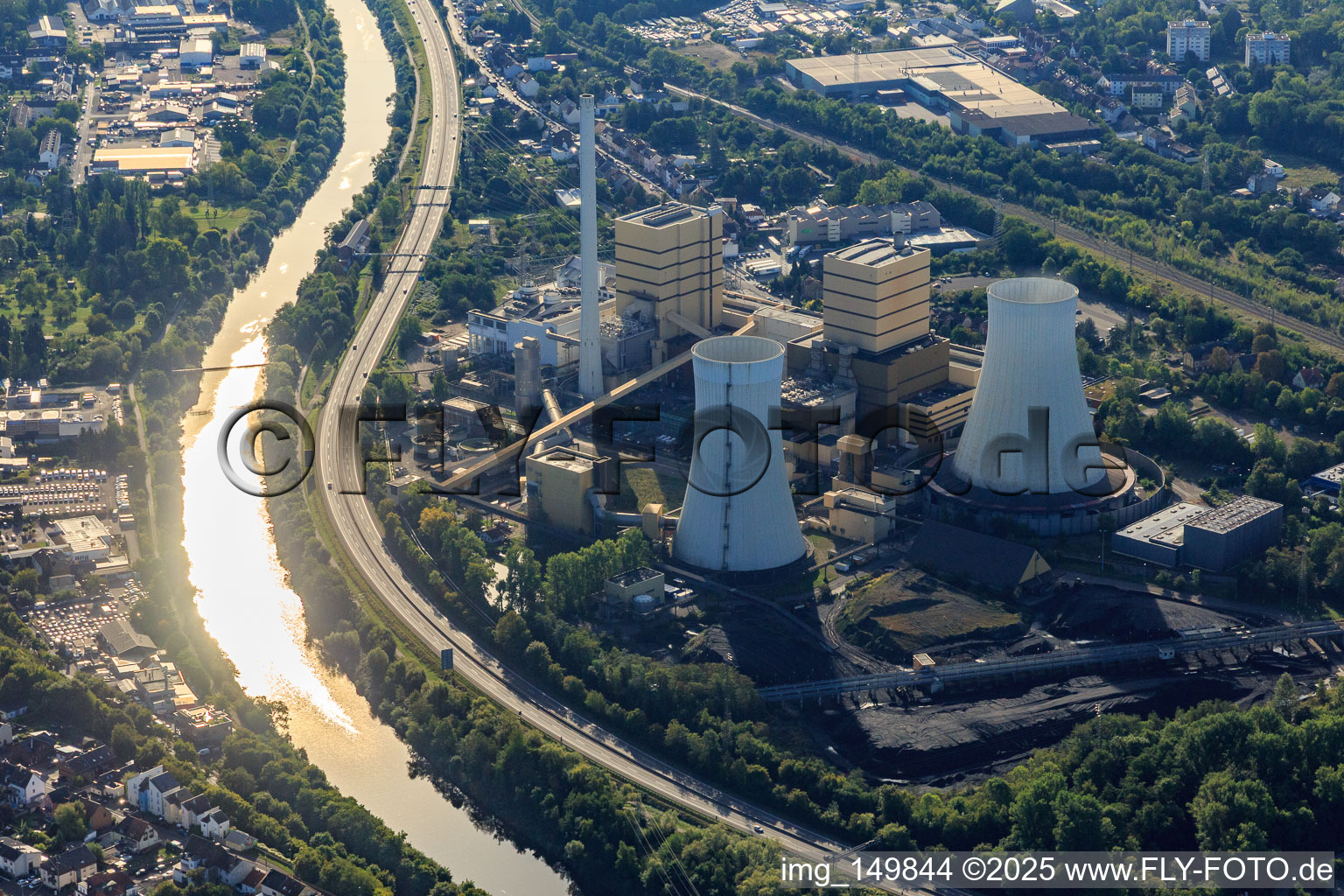 Vue aérienne de Tours de refroidissement de la centrale électrique STEAG Fenne à le quartier Fürstenhausen in Völklingen dans le département Sarre, Allemagne