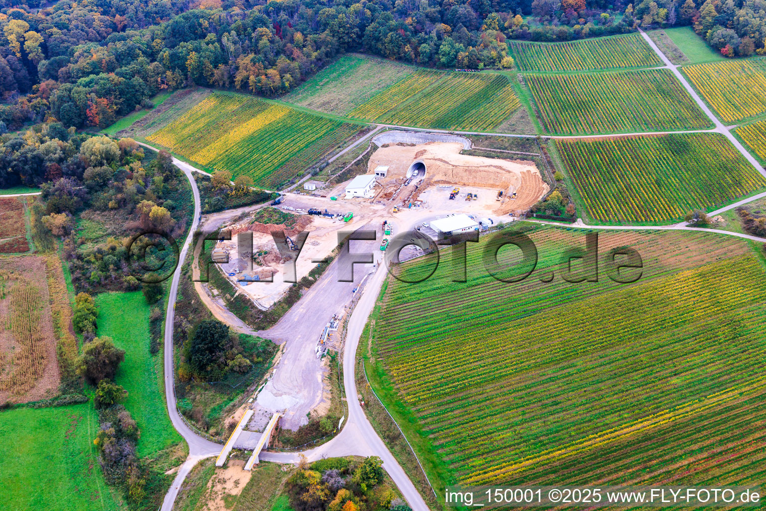 Vue aérienne de Chantier de construction du portail est du tunnel Astrid pour le passage souterrain et le contournement de Bad Bergzabern entre la B38 (Weinstraße) et la B427 (Kurtalstraße) à Dörrenbach dans le département Rhénanie-Palatinat, Allemagne
