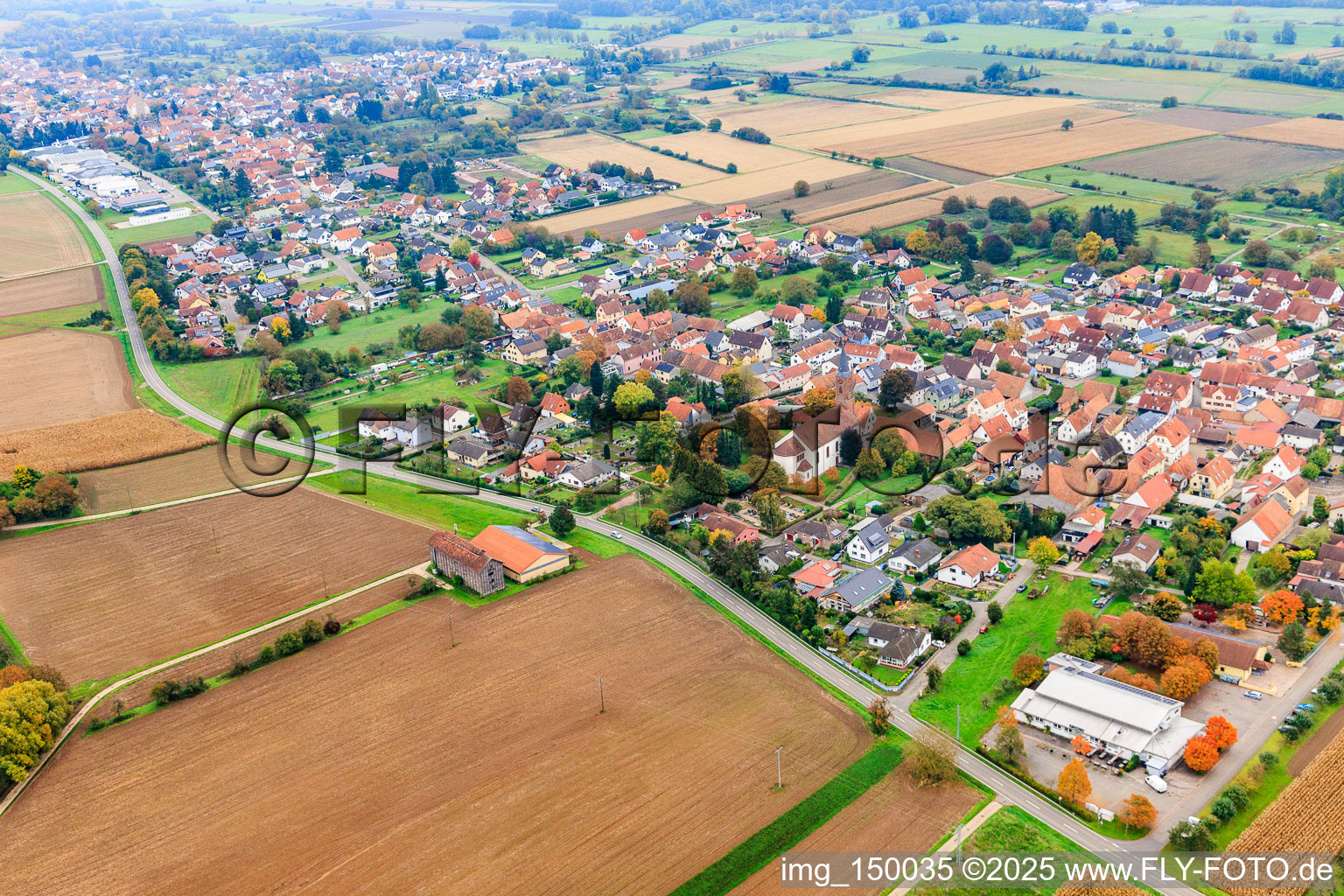 Vue aérienne de Du nord-est à Kapsweyer dans le département Rhénanie-Palatinat, Allemagne