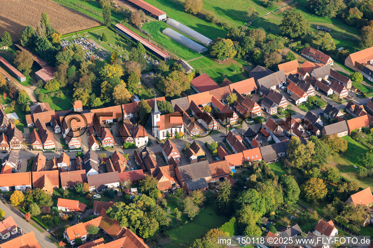 Vue aérienne de Rue des Églises à Seebach dans le département Bas Rhin, France
