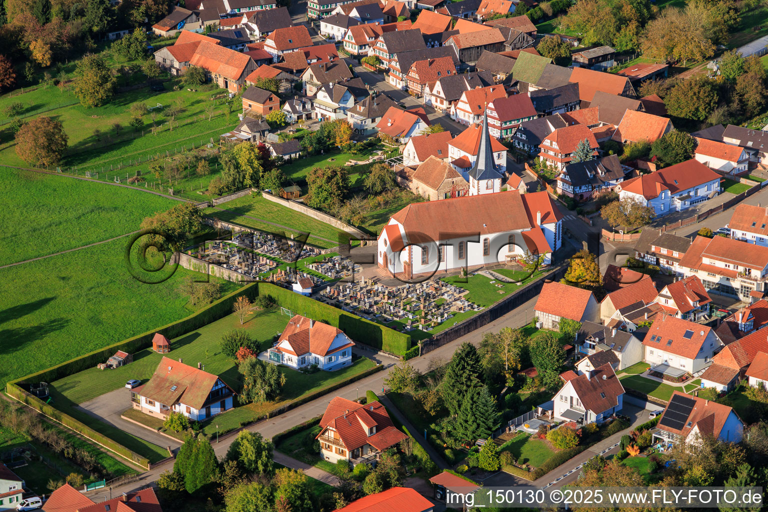 Photographie aérienne de Église et cimetière à Seebach dans le département Bas Rhin, France