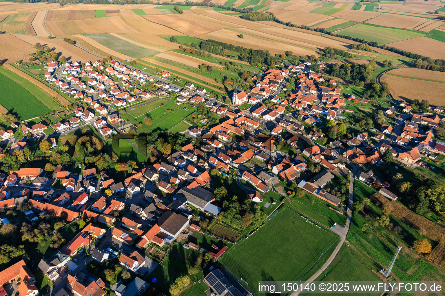 Vue aérienne de De l'ouest à Oberrœdern dans le département Bas Rhin, France