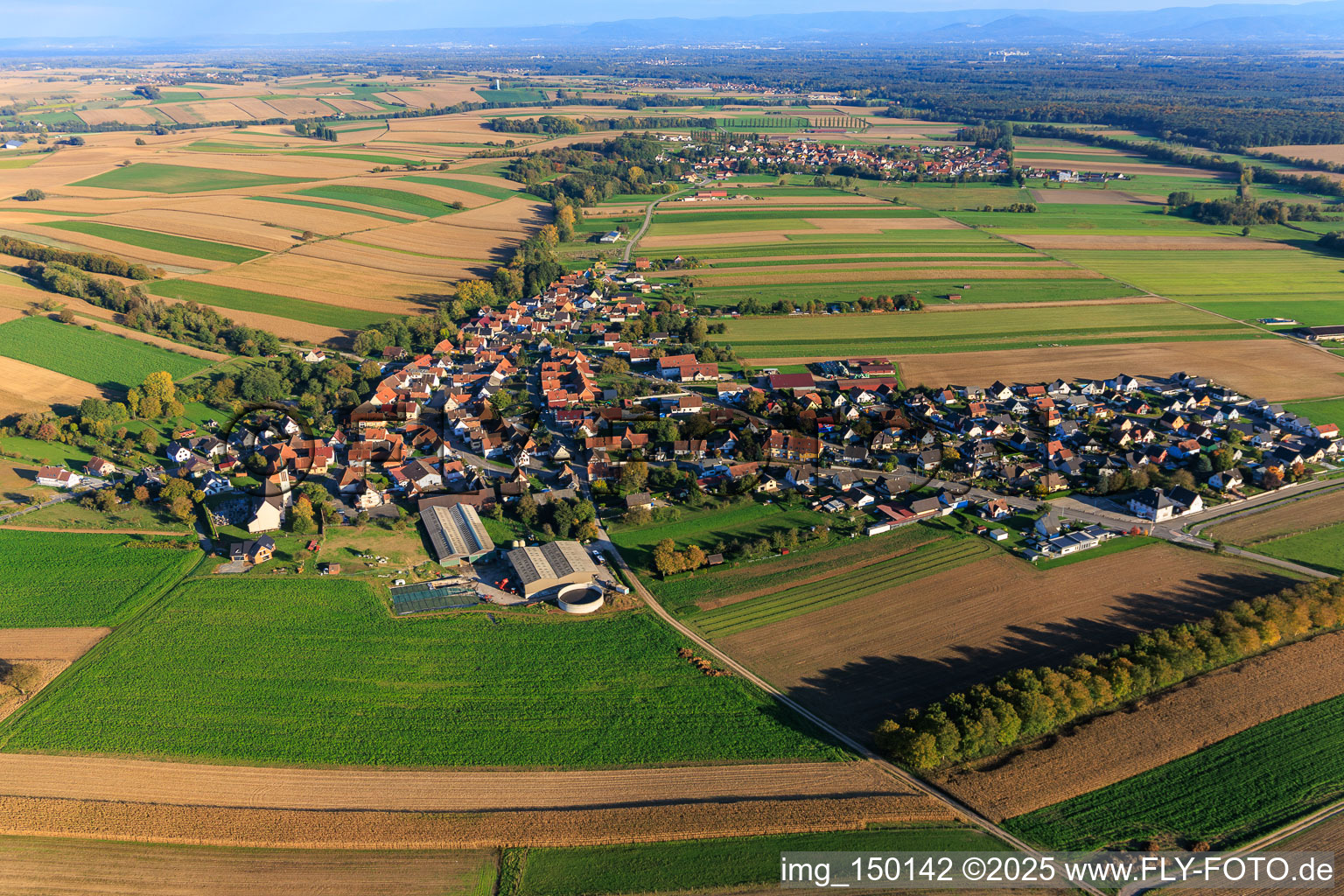 Vue aérienne de De l'ouest à Stundwiller dans le département Bas Rhin, France