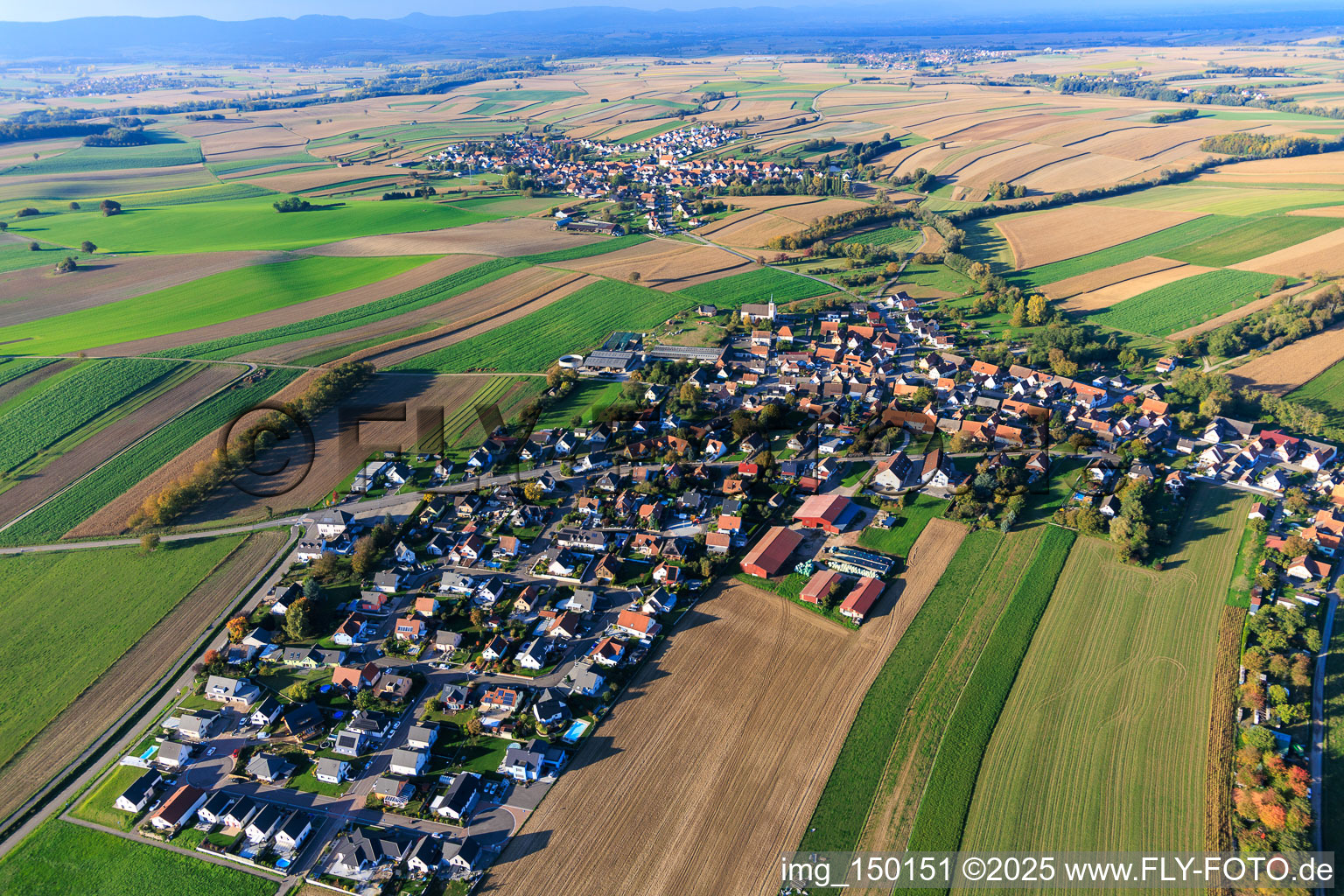 Vue aérienne de Du sud à Stundwiller dans le département Bas Rhin, France