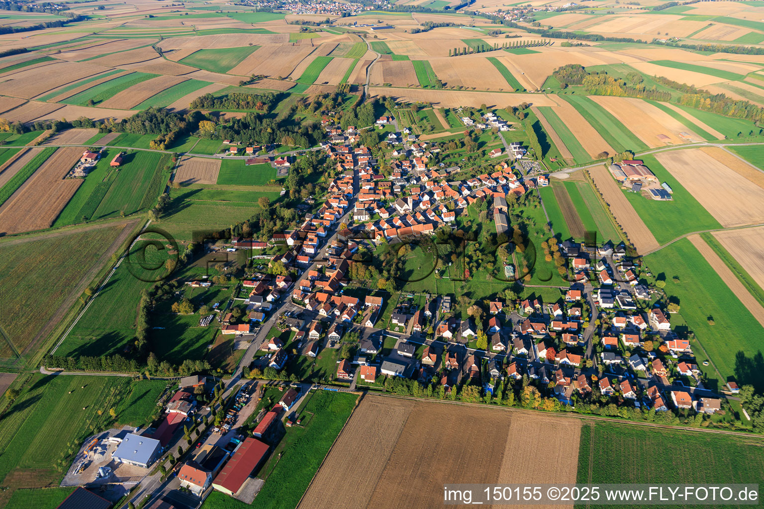 Vue aérienne de Du sud-ouest à Buhl dans le département Bas Rhin, France