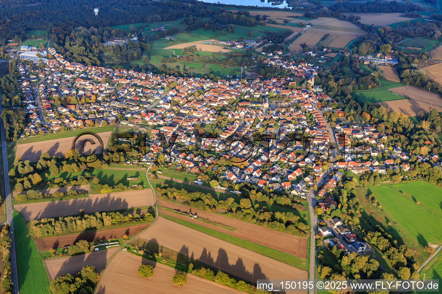 Vue aérienne de Du sud-ouest à Berg dans le département Rhénanie-Palatinat, Allemagne