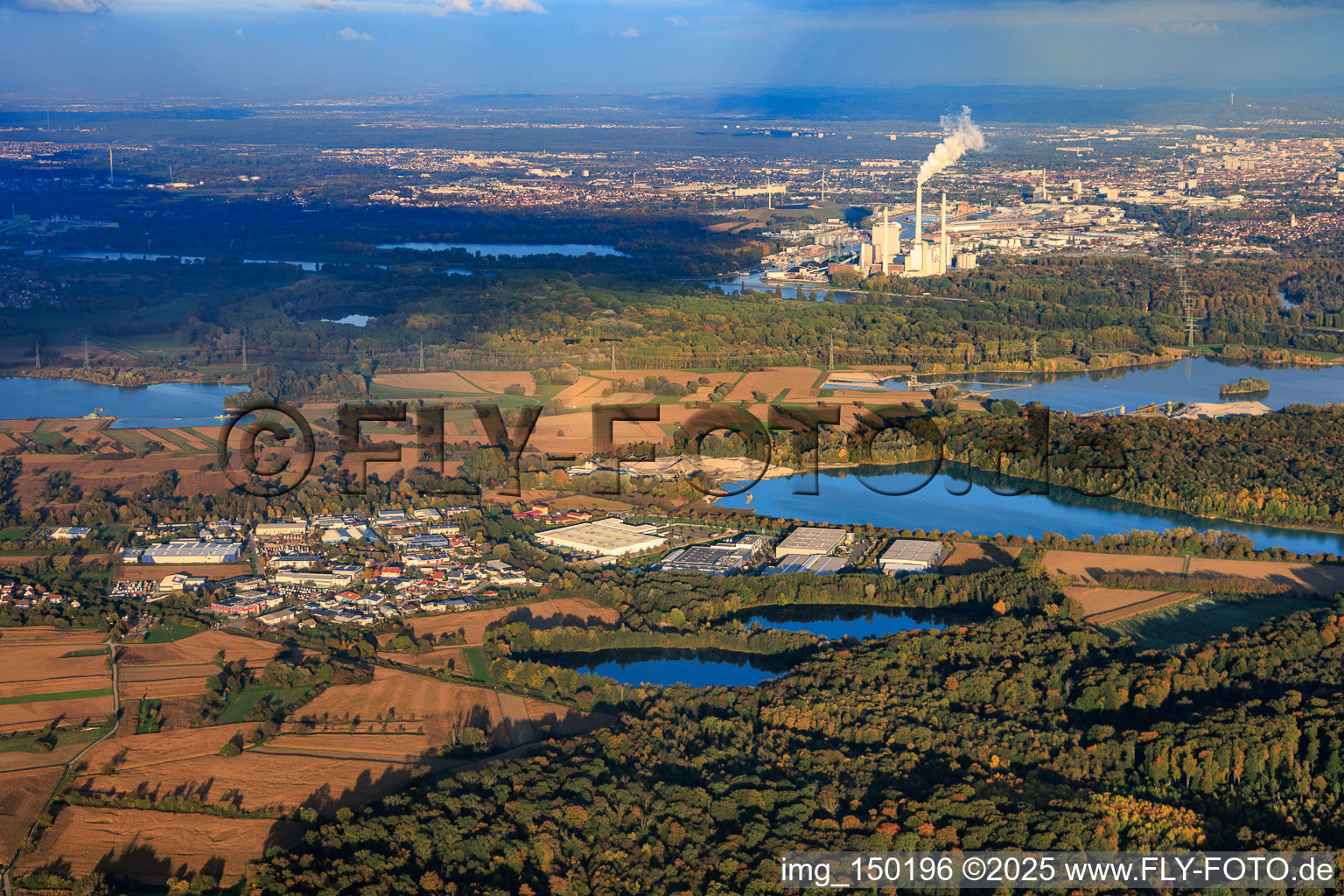 Vue aérienne de Zone industrielle de la Rheinstraße, vue de l'ouest à Hagenbach dans le département Rhénanie-Palatinat, Allemagne