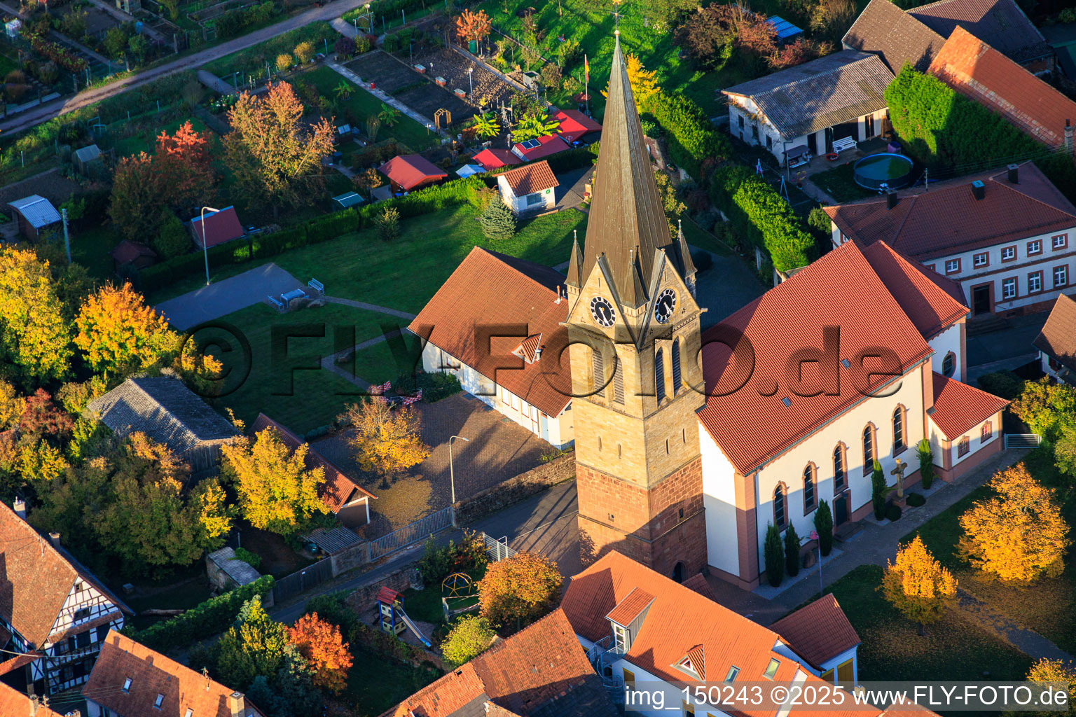 Photographie aérienne de Église Saint-Martin à Steinweiler dans le département Rhénanie-Palatinat, Allemagne