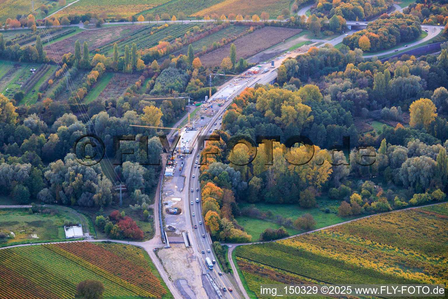 Vue aérienne de Chantier pour l'élargissement à quatre voies de la B10 au niveau du pont de Queich à le quartier Godramstein in Landau in der Pfalz dans le département Rhénanie-Palatinat, Allemagne