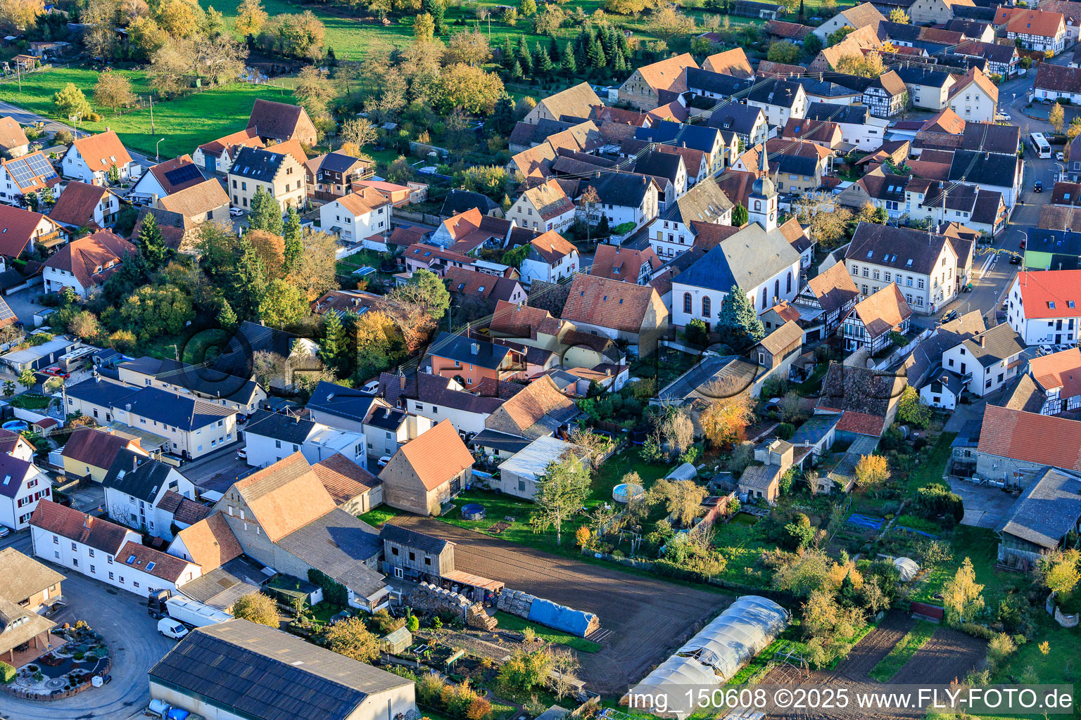 Vue aérienne de Église protestante Westheim à Westheim dans le département Rhénanie-Palatinat, Allemagne