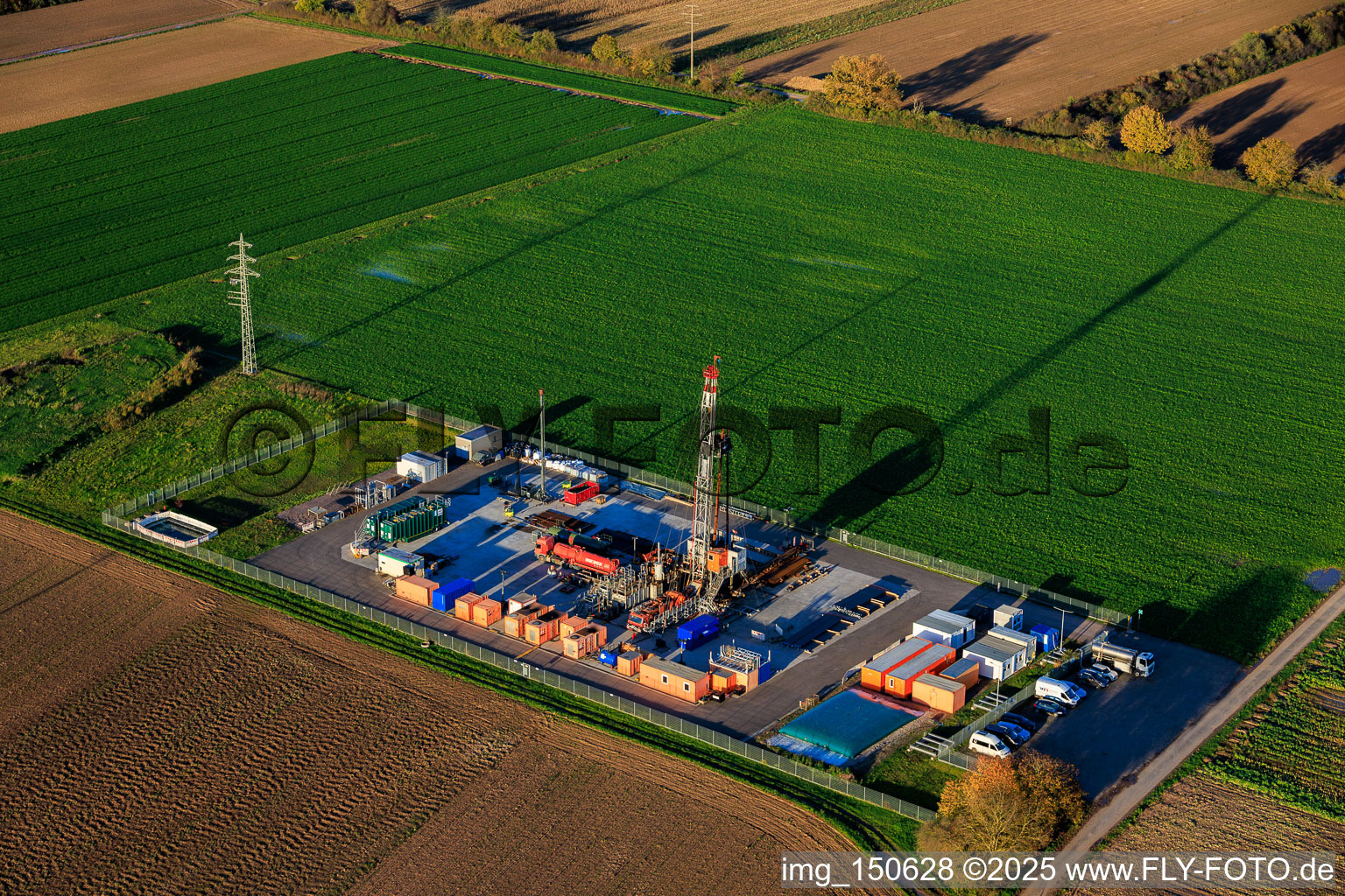 Photographie aérienne de Forage exploratoire pétrolier par Palatina GeoCon GmbH & Co. KG (SCWH1) à Schwegenheim dans le département Rhénanie-Palatinat, Allemagne