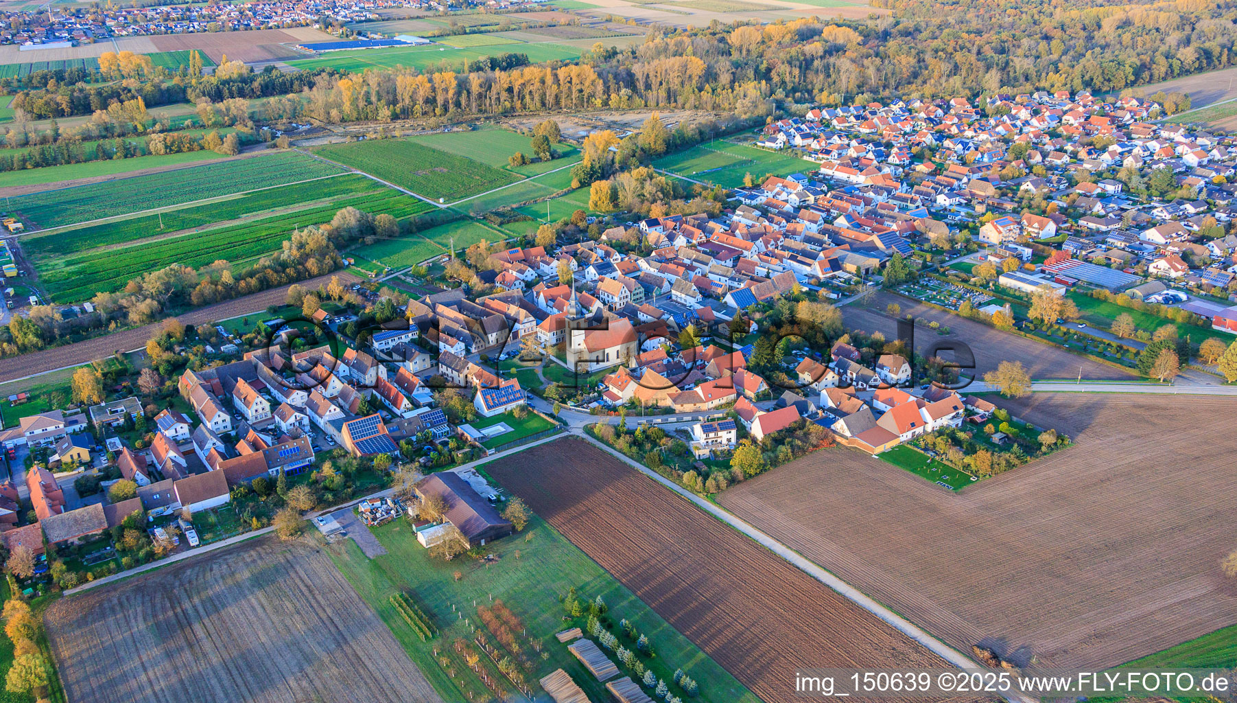 Vue aérienne de Du sud-ouest à Freisbach dans le département Rhénanie-Palatinat, Allemagne
