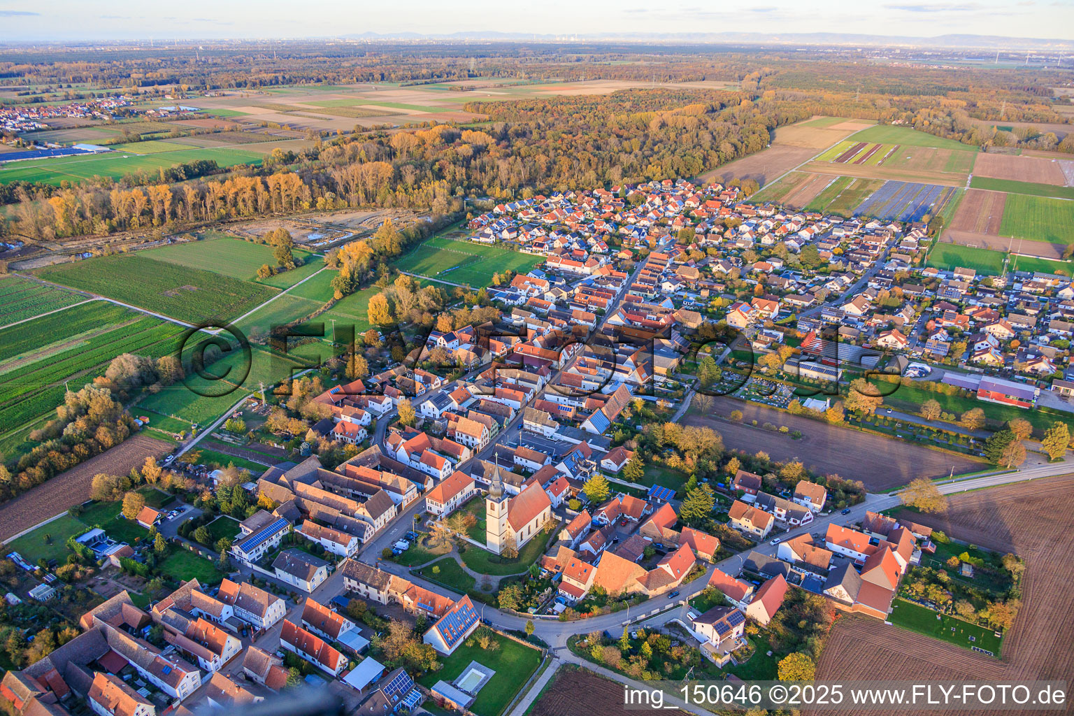 Vue aérienne de Du sud-ouest à Freisbach dans le département Rhénanie-Palatinat, Allemagne