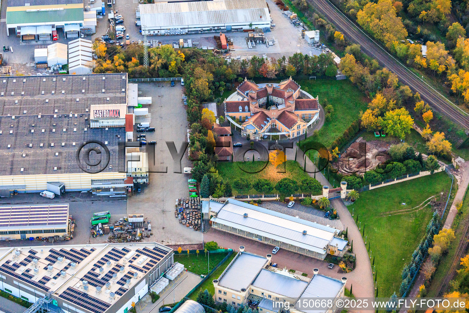 Vue aérienne de Fichtenstraße avec Webtak, Garagentore Weber, AUVESY GmbH, GAFICON GmbH, MEDiA2FiNiSH GmbH et Gastromax GmbH à Landau in der Pfalz dans le département Rhénanie-Palatinat, Allemagne