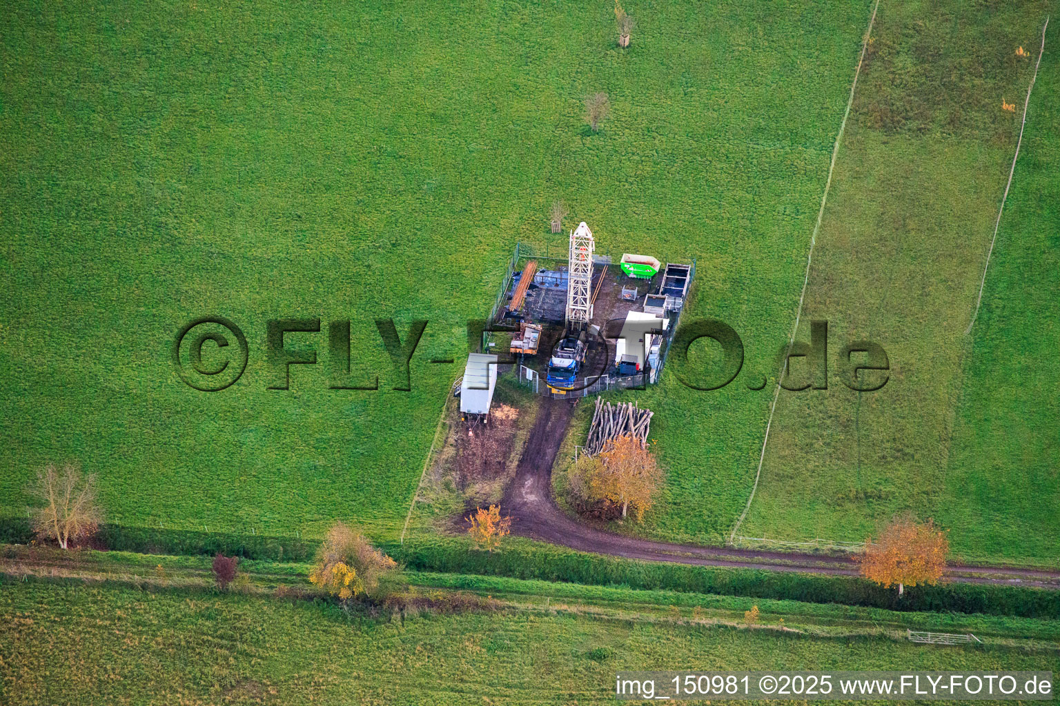 Vue aérienne de Installation de production pétrolière à le quartier Queichheim in Landau in der Pfalz dans le département Rhénanie-Palatinat, Allemagne