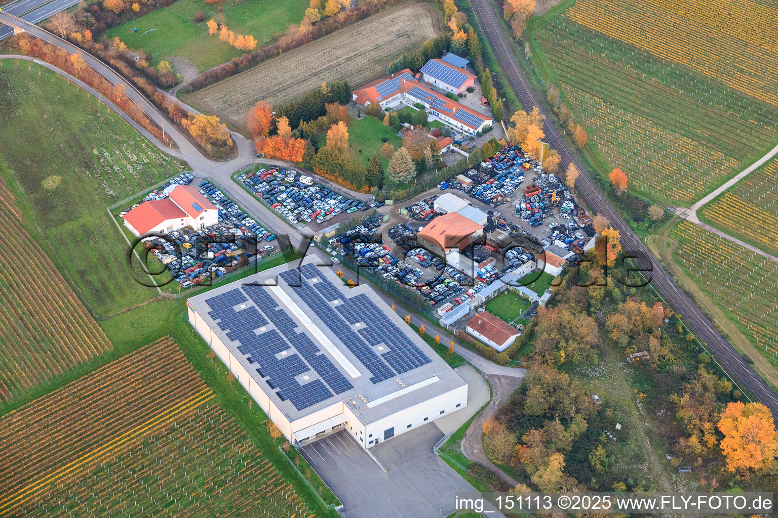 Vue aérienne de Recyclage automobile Demand-Recycling eK, Technologie de séparation Hellmann, Forage et sciage du béton, et Centre auto et pneus Im Wolfangel eK à Landau in der Pfalz dans le département Rhénanie-Palatinat, Allemagne