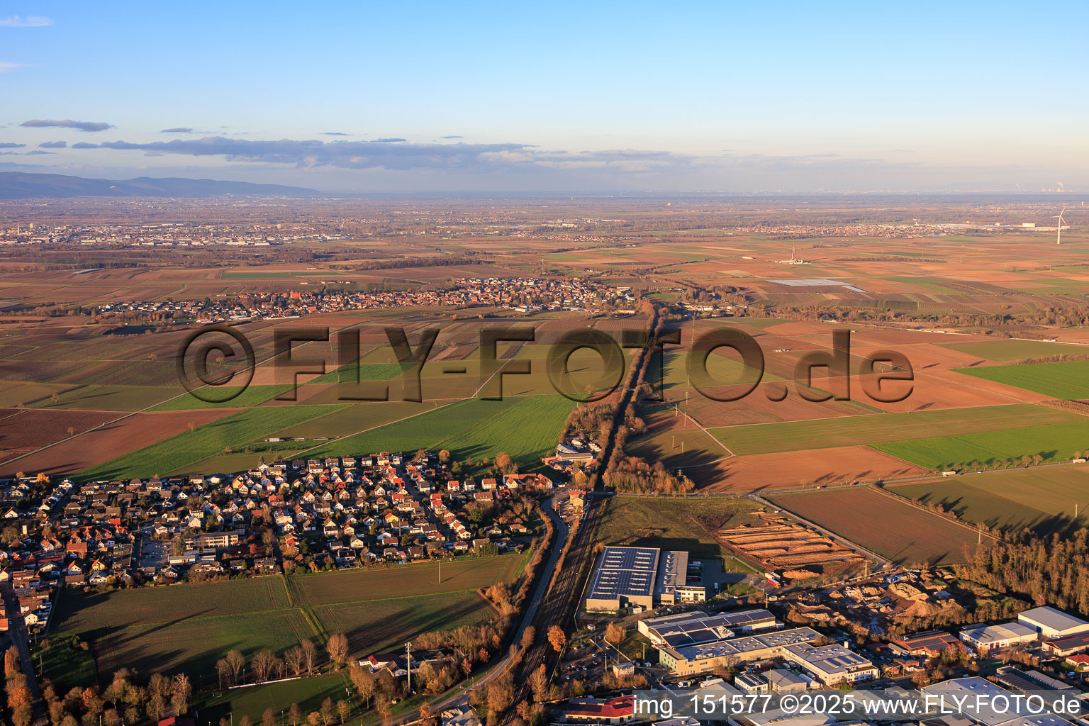 Photographie aérienne de Ligne de chemin de fer vers Landau à Rohrbach dans le département Rhénanie-Palatinat, Allemagne