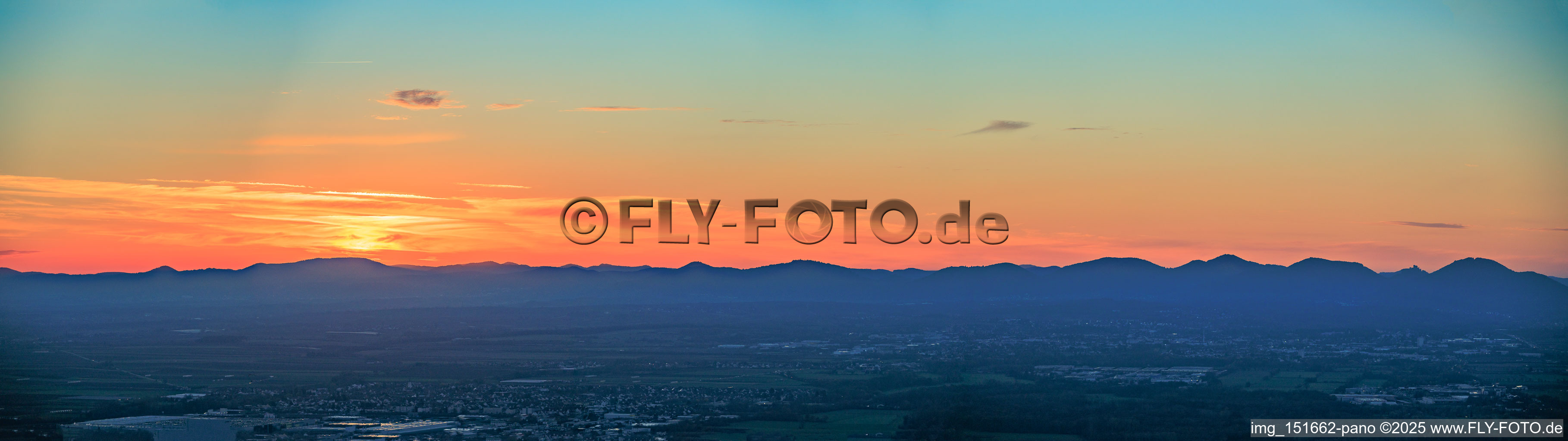 Vue aérienne de Lisière de la forêt palatine, de Klingenmünster à Leinsweiler, sous la lumière du soir. à Göcklingen dans le département Rhénanie-Palatinat, Allemagne