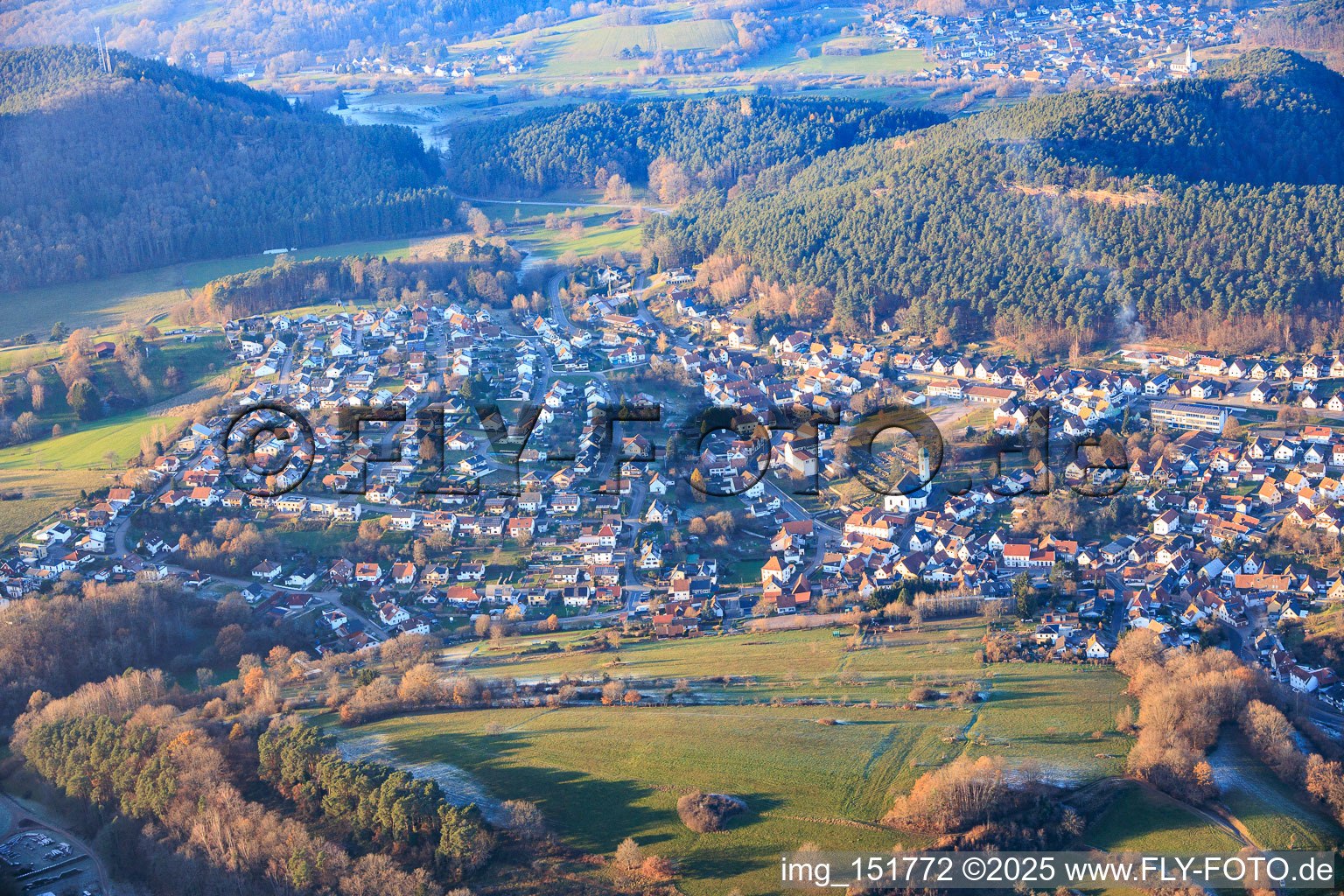 Photographie aérienne de Du sud-ouest à Busenberg dans le département Rhénanie-Palatinat, Allemagne