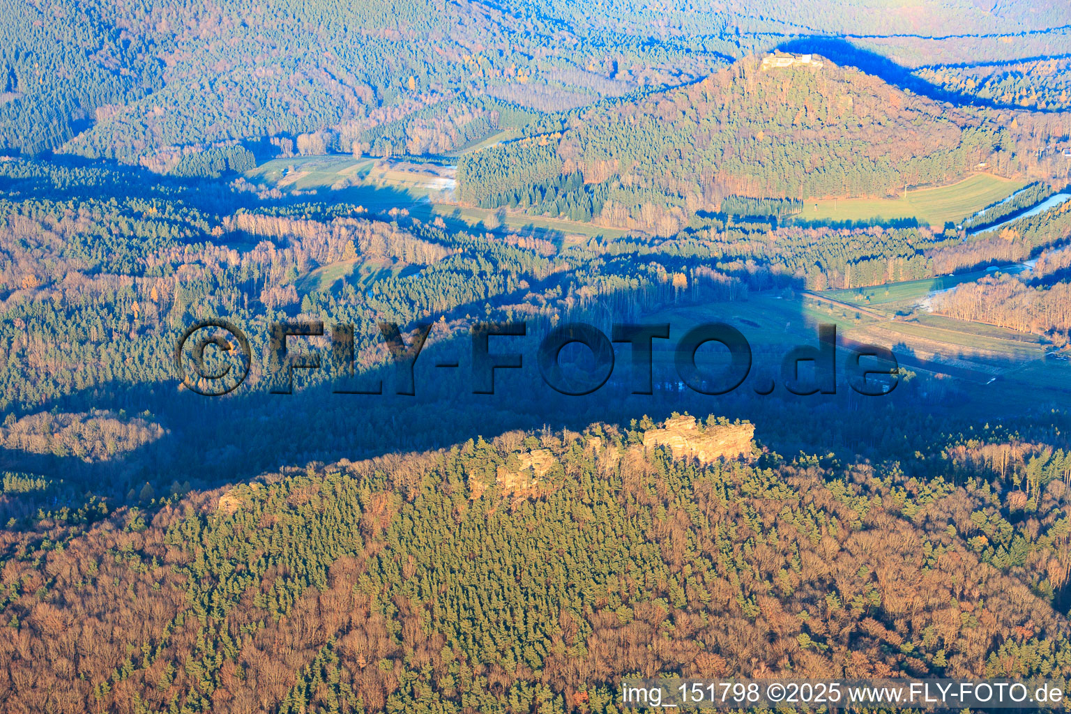 Vue aérienne de Rocher d'escalade en grès de Ritterstein, Rödelstein dans la forêt du Palatinat à Vorderweidenthal dans le département Rhénanie-Palatinat, Allemagne