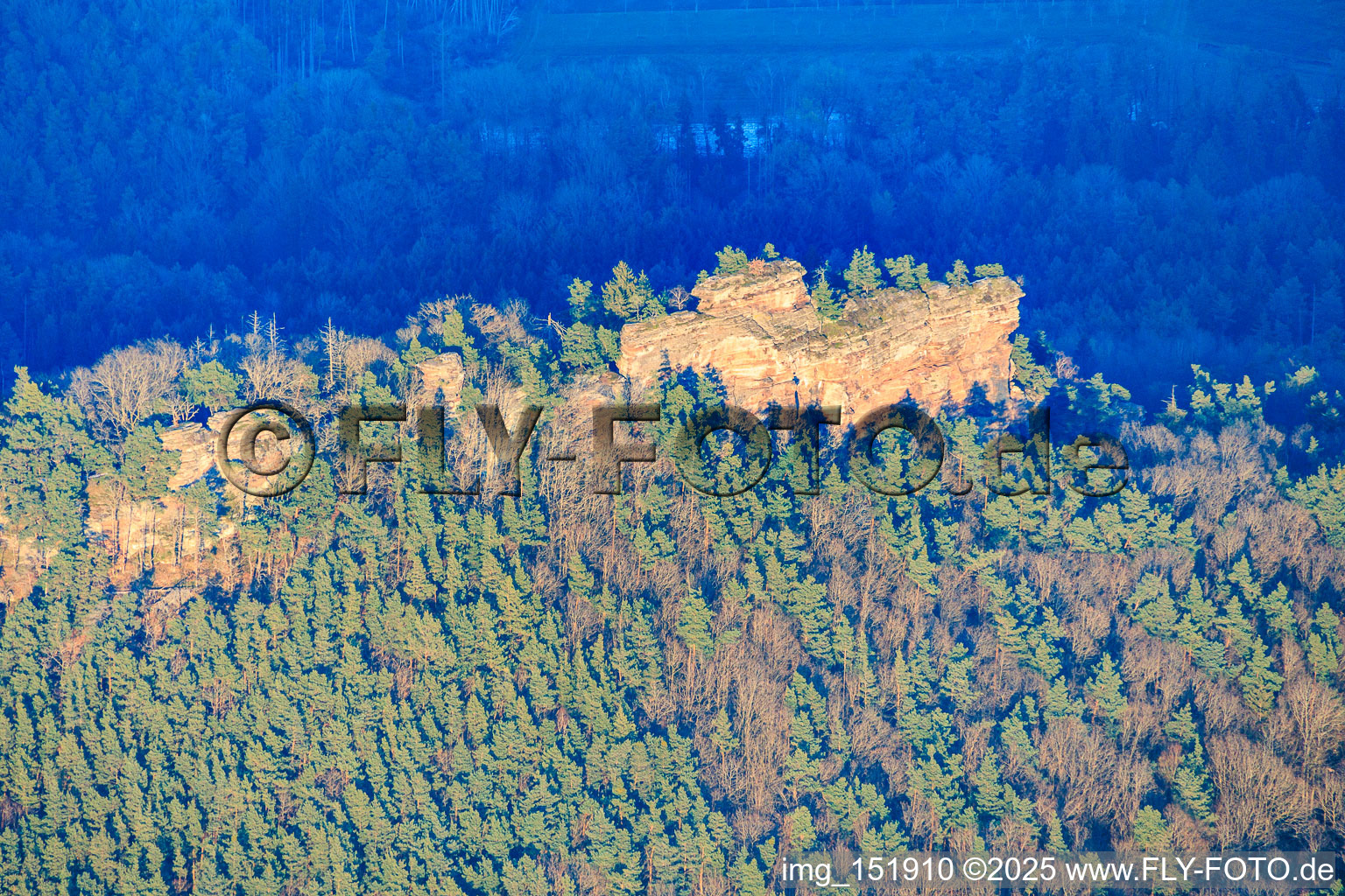 Vue aérienne de Rocher d'escalade en grès de Ritterstein, Rödelstein dans la forêt du Palatinat à Vorderweidenthal dans le département Rhénanie-Palatinat, Allemagne