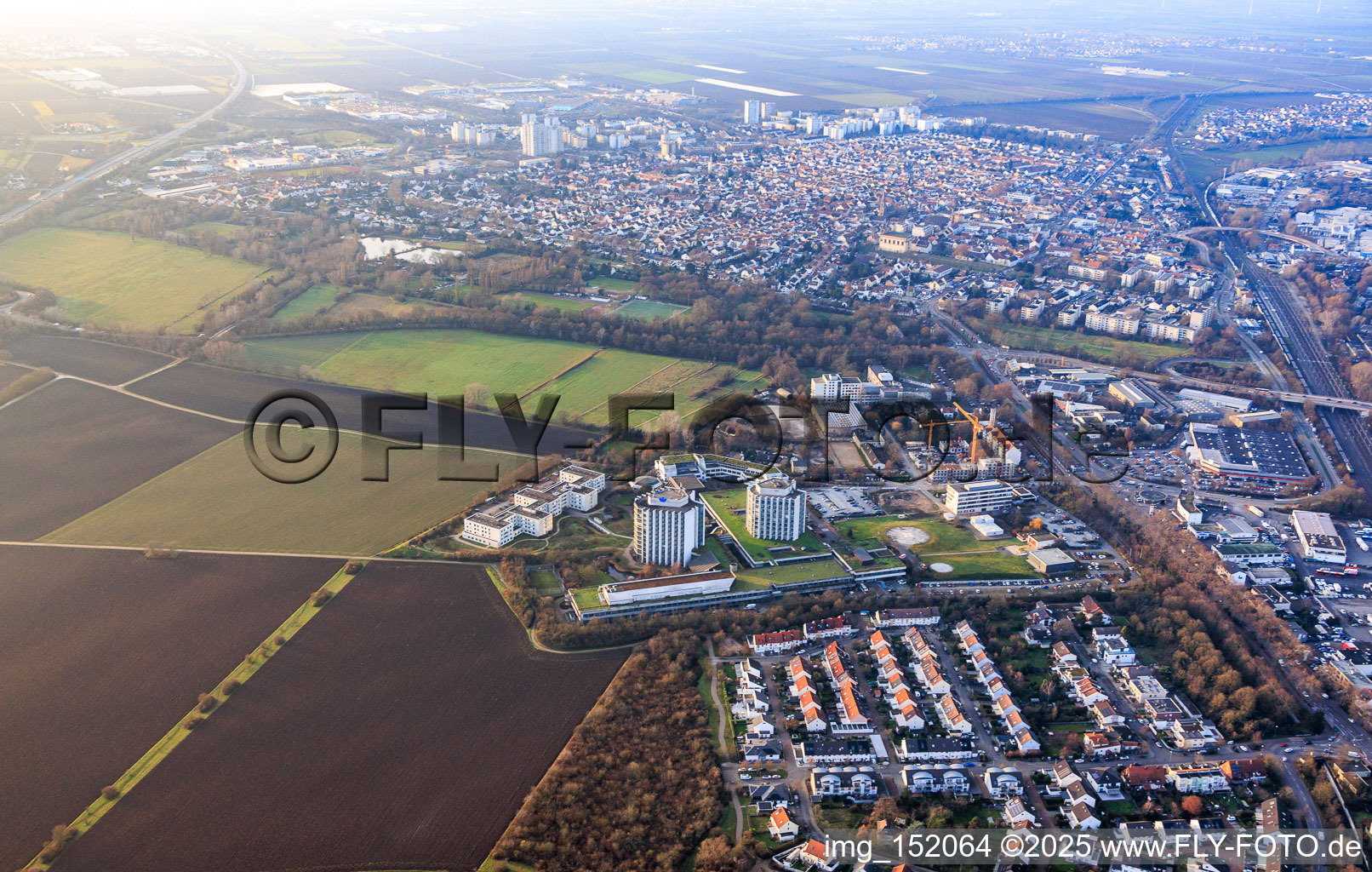 Vue aérienne de Clinique BG Ludwigshafen de l'est à le quartier Oggersheim in Ludwigshafen am Rhein dans le département Rhénanie-Palatinat, Allemagne