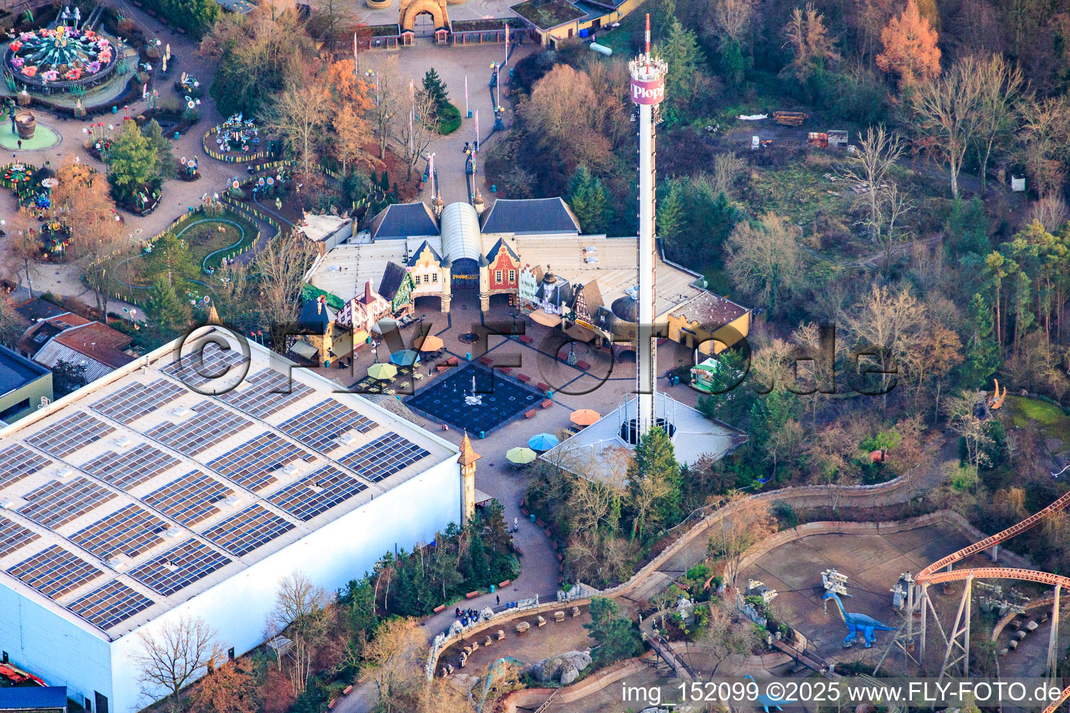 Vue aérienne de Place des Fontaines à Plopsaland, en Allemagne à Haßloch dans le département Rhénanie-Palatinat, Allemagne
