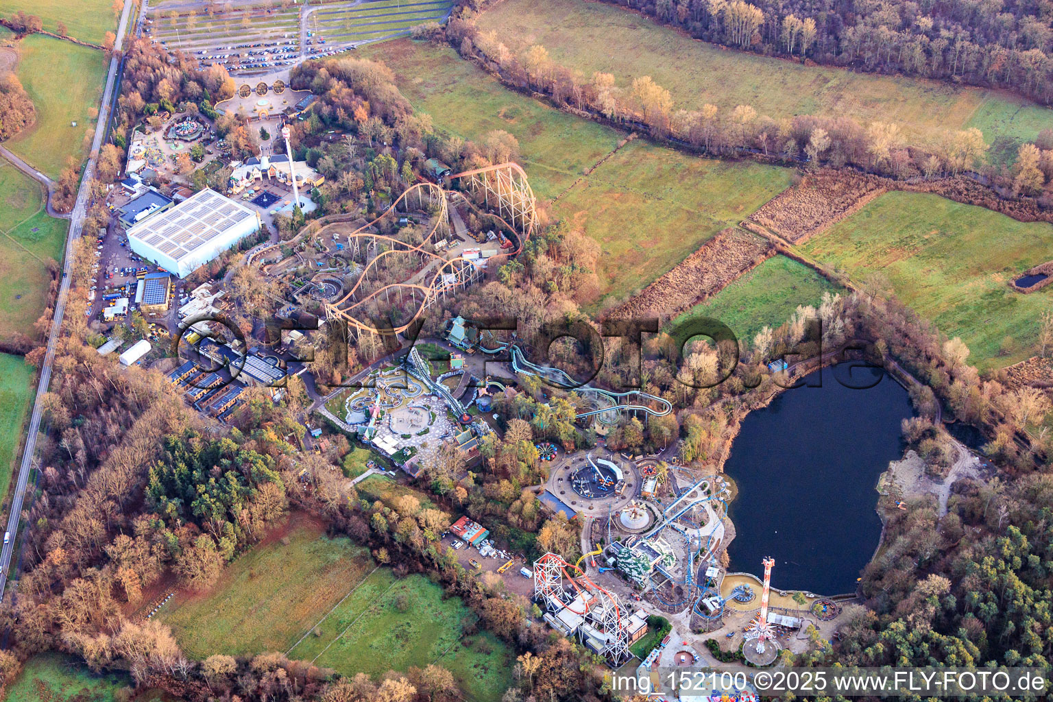Vue aérienne de BigFM Expedition GeForce à Plopsaland en Allemagne à Haßloch dans le département Rhénanie-Palatinat, Allemagne