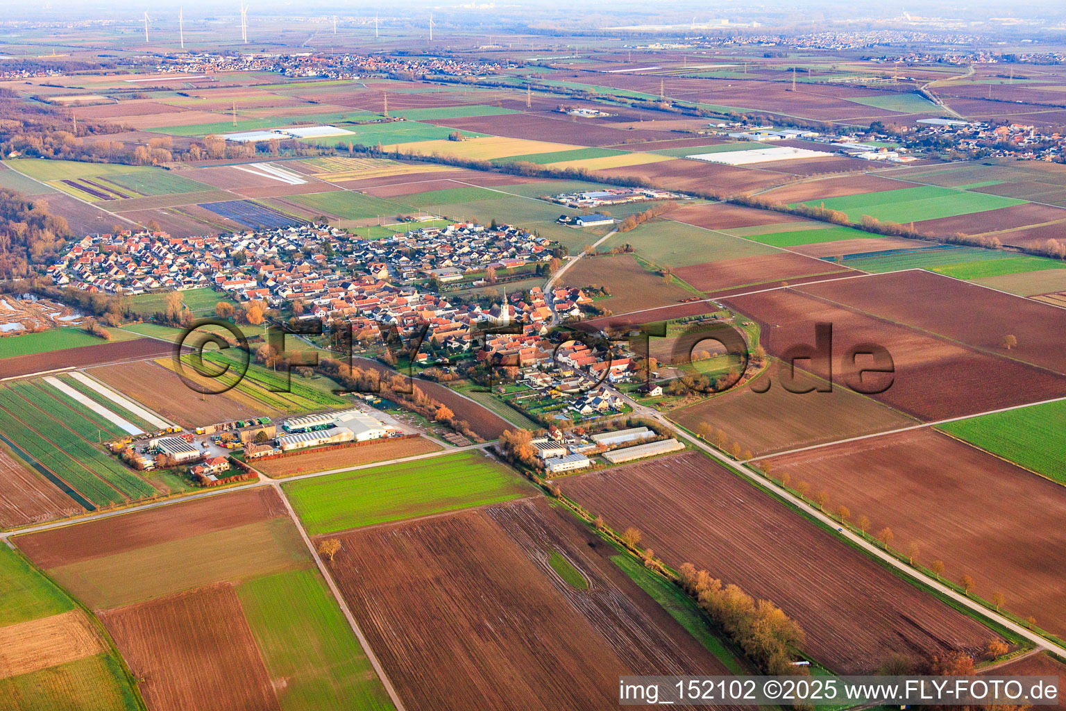 Vue aérienne de De l'ouest à Freisbach dans le département Rhénanie-Palatinat, Allemagne