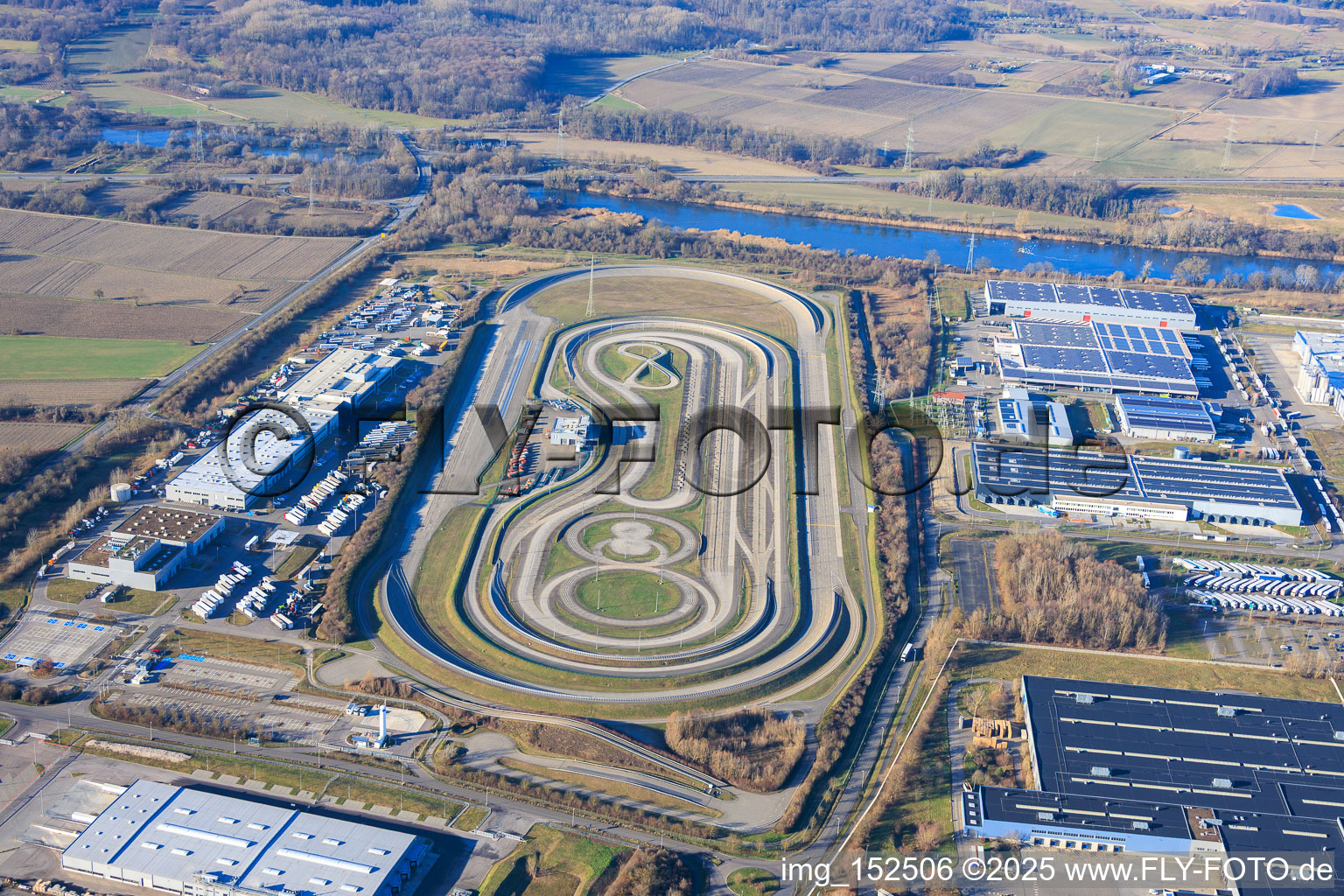 Vue aérienne de Piste d'essai Daimler Truck EVZ à Wörth am Rhein dans le département Rhénanie-Palatinat, Allemagne