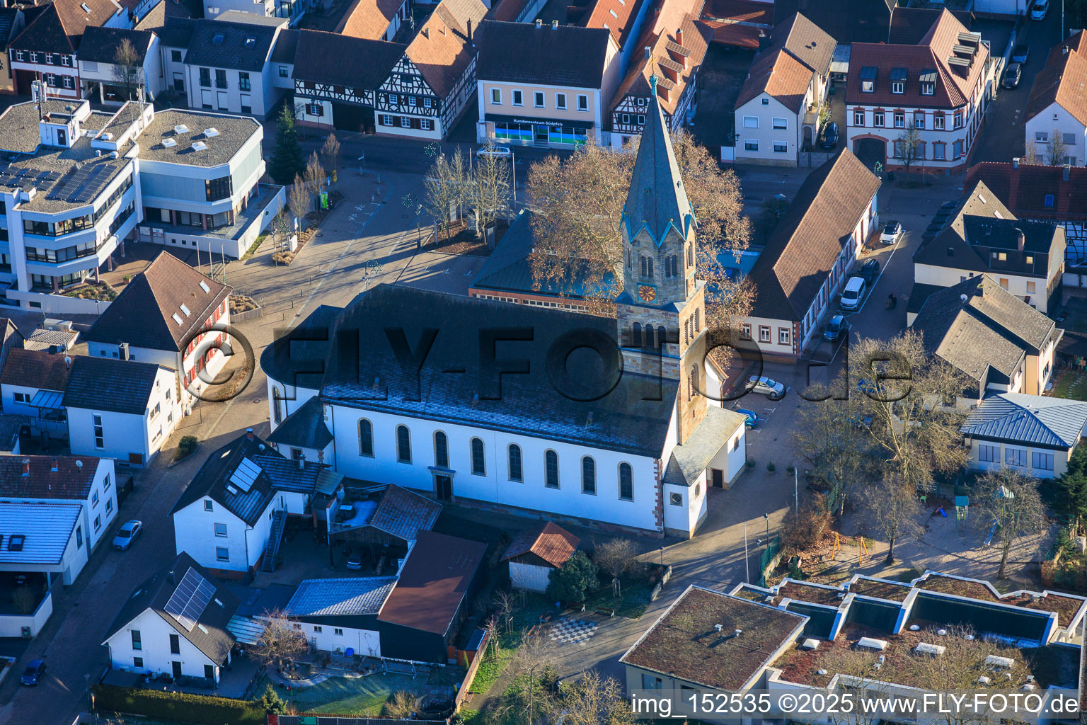 Vue aérienne de Église Saint-Maurice à Rülzheim dans le département Rhénanie-Palatinat, Allemagne
