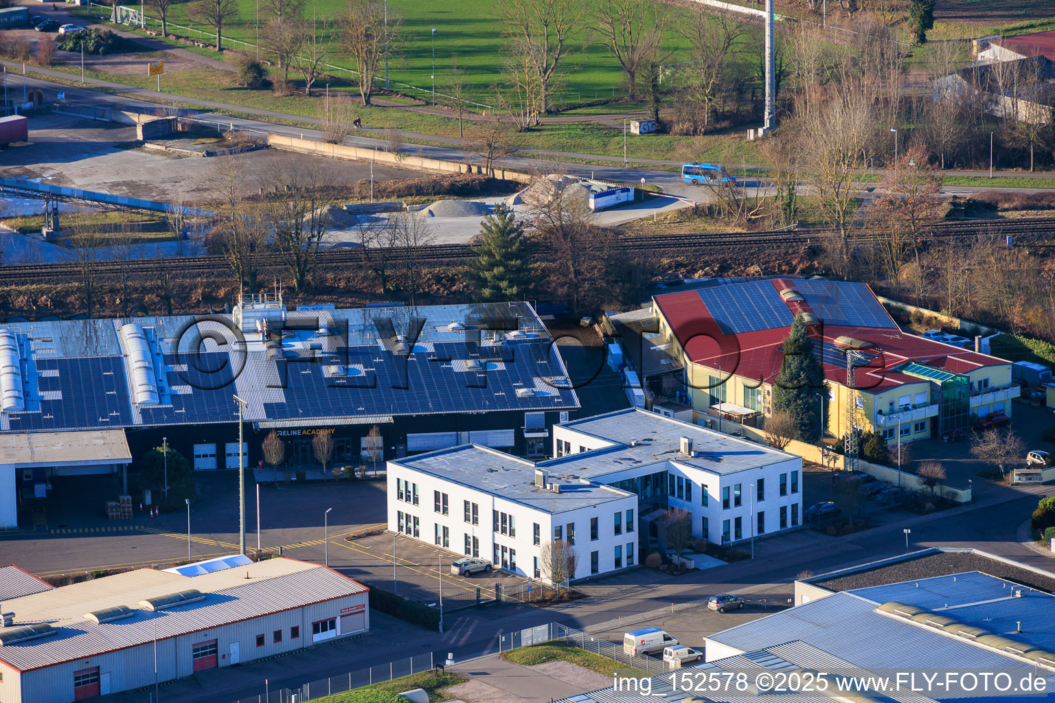 Vue aérienne de RelineEurope GmbH à Wörth am Rhein dans le département Rhénanie-Palatinat, Allemagne