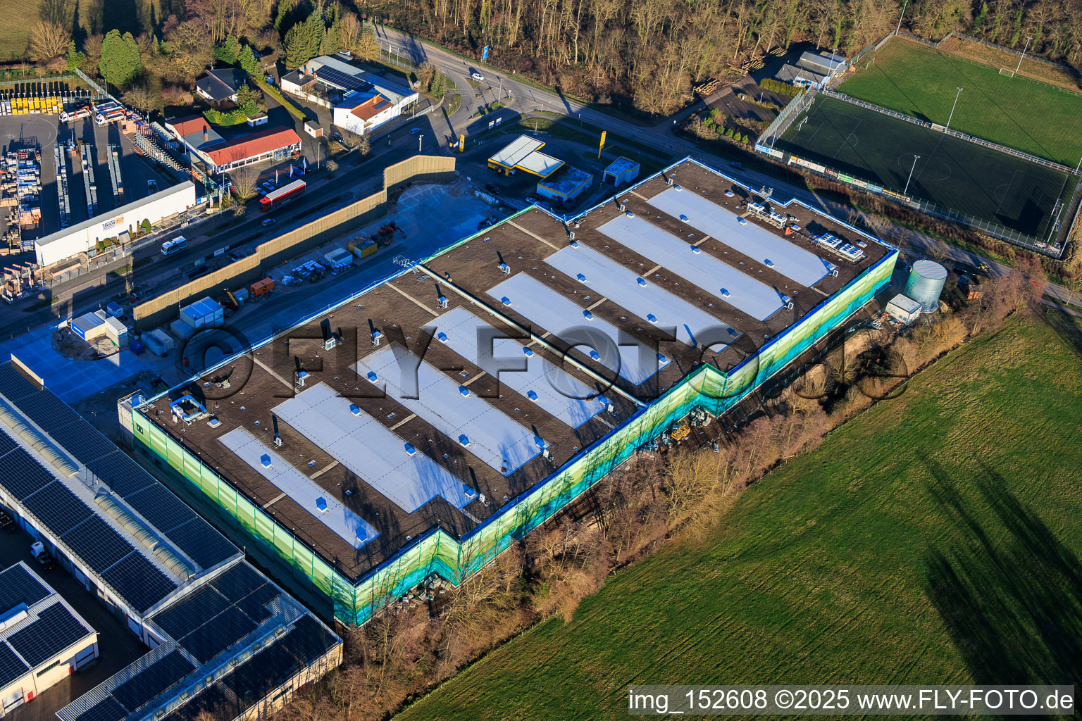 Photographie aérienne de Construction d'un nouveau parc logistique par HANSAINVEST et DFI-Real-Estate Kandel pour FRISCHEPLATTFORM SÜDWEST de Gemüsering Stuttgart GmbH à Wörth am Rhein dans le département Rhénanie-Palatinat, Allemagne