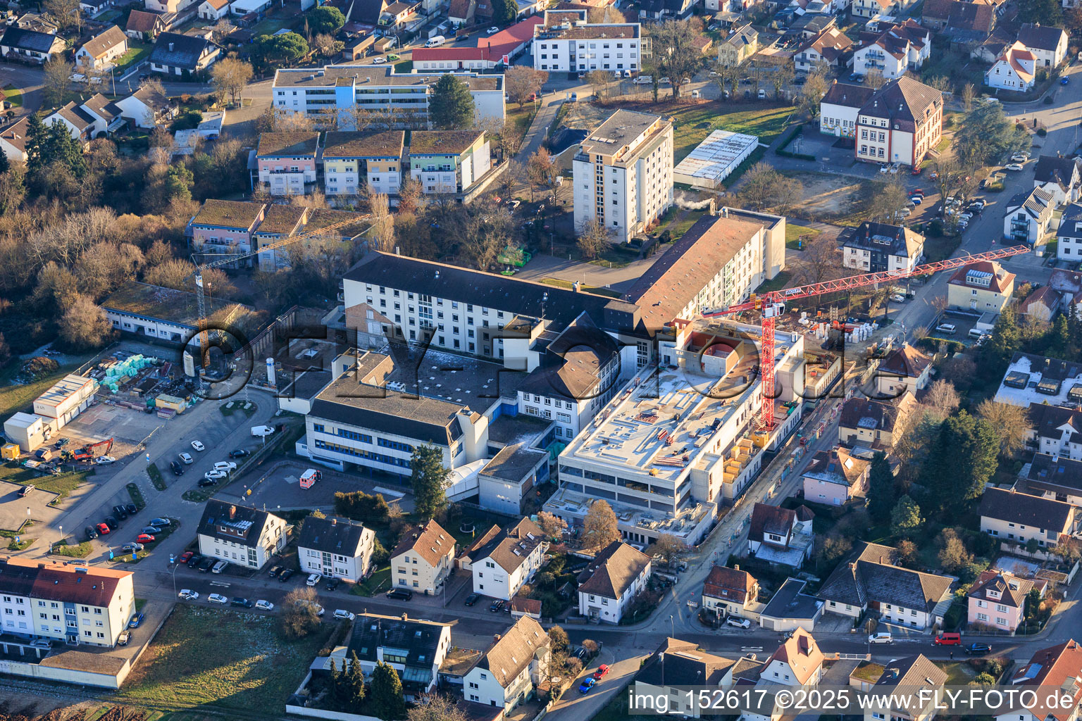 Enregistrement par drone de Chantier de construction pour l'agrandissement de l'Asklepios Südpfalzklinik Kandel à Kandel dans le département Rhénanie-Palatinat, Allemagne