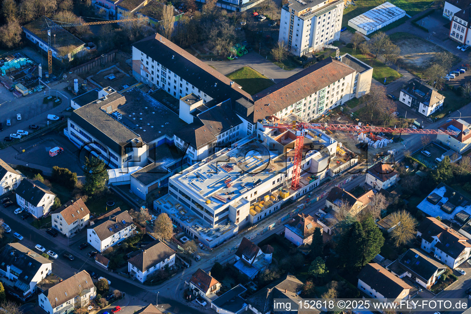 Image drone de Chantier de construction pour l'agrandissement de l'Asklepios Südpfalzklinik Kandel à Kandel dans le département Rhénanie-Palatinat, Allemagne