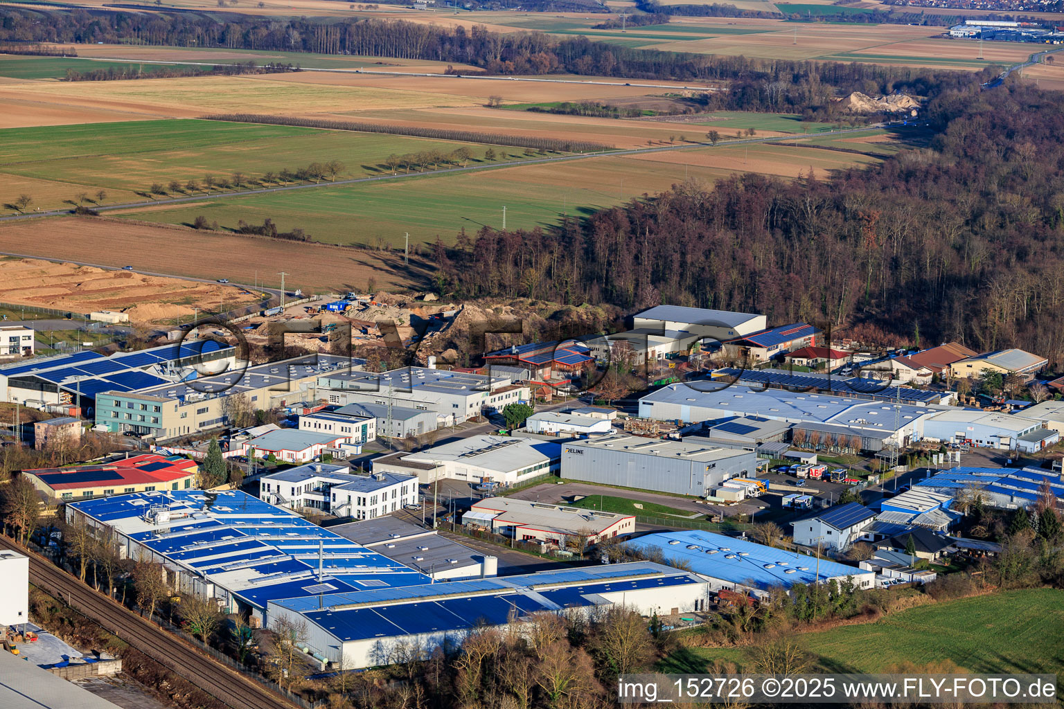 Vue aérienne de Zone industrielle de Große Ahlmühle à Wörth am Rhein dans le département Rhénanie-Palatinat, Allemagne