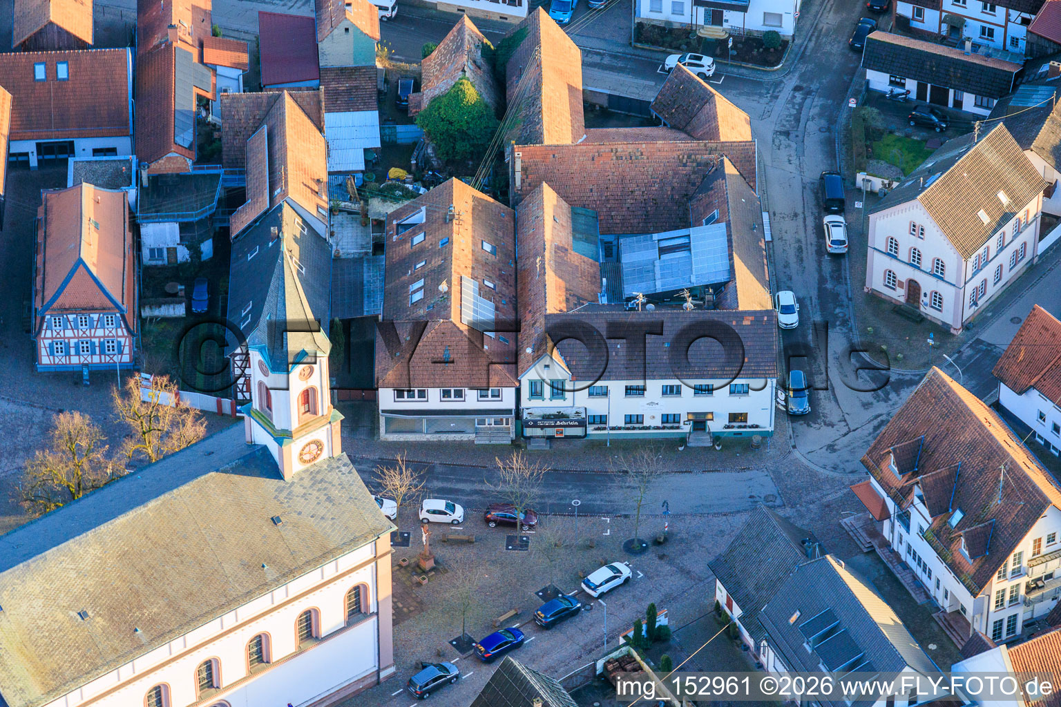 Vue aérienne de Restaurant Zum Karpfen à Neupotz dans le département Rhénanie-Palatinat, Allemagne