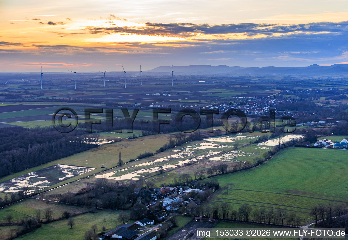 Vue aérienne de Prairies inondées à Bruchgraben, entre Wagner et le ranch Palatino à Steinweiler dans le département Rhénanie-Palatinat, Allemagne