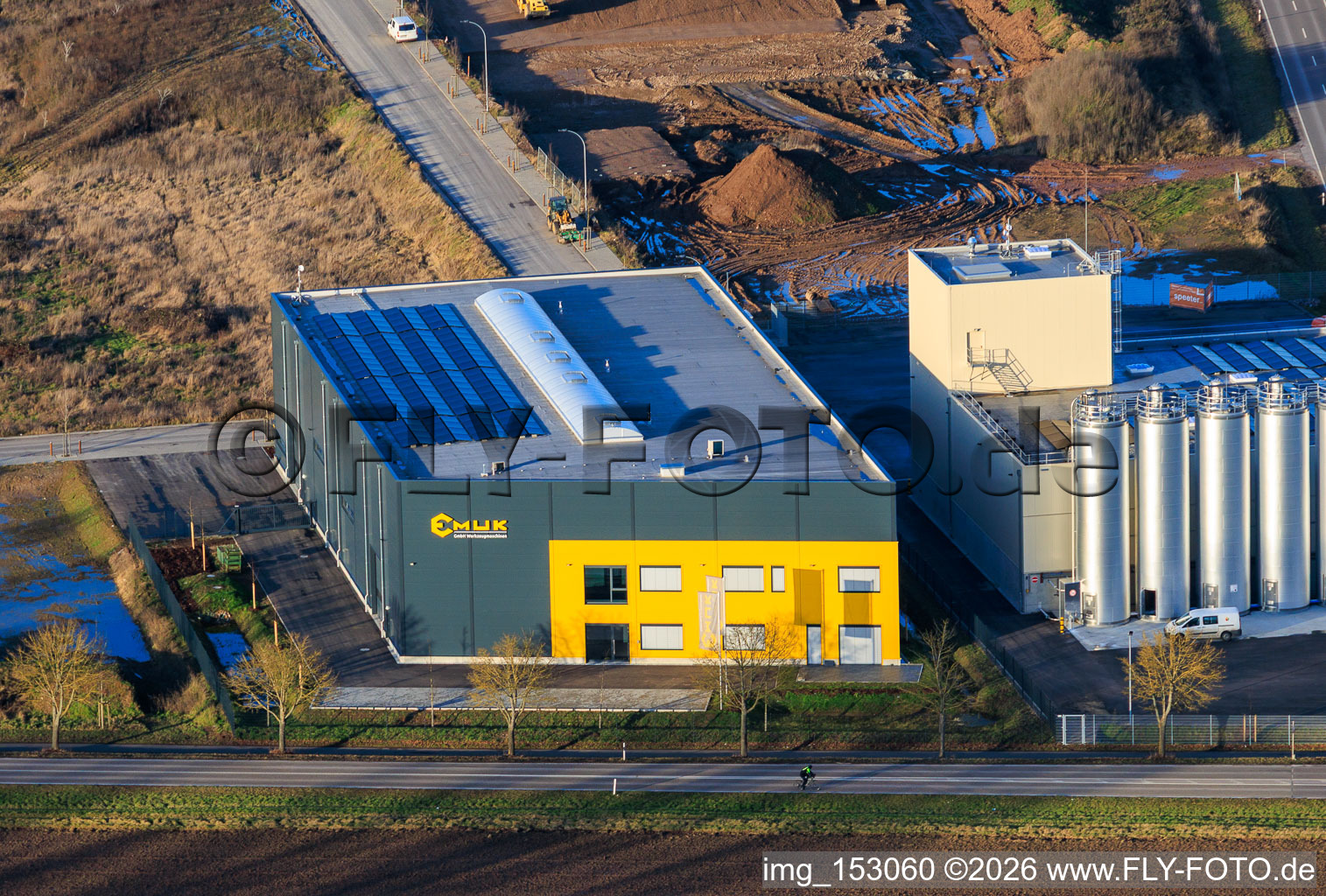 Vue aérienne de Bâtiment de l'entreprise EMUK en Basse-Saxe à Offenbach an der Queich dans le département Rhénanie-Palatinat, Allemagne