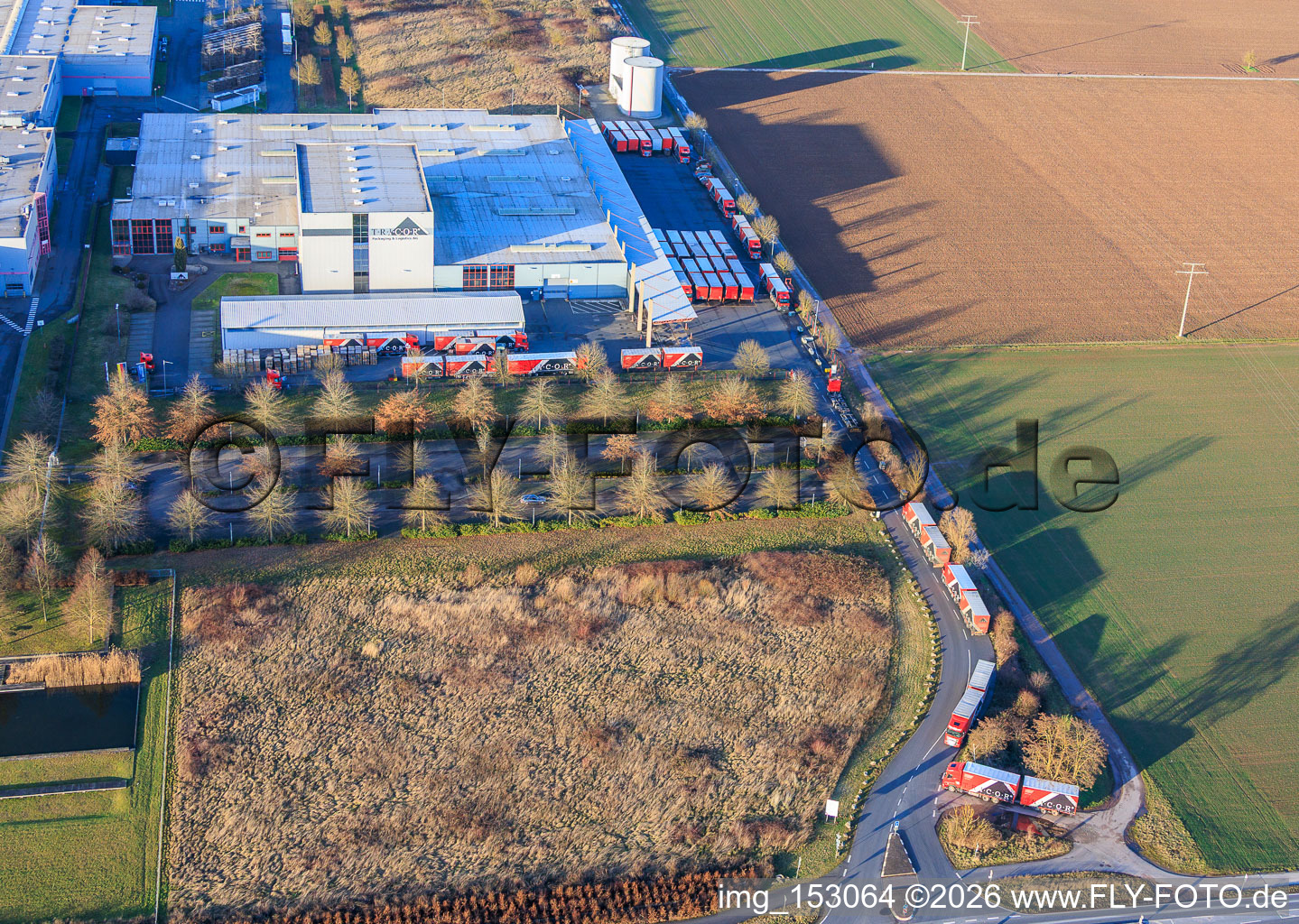 Vue aérienne de Flotte de TRICOR Packaging & Logistics AG à Offenbach an der Queich dans le département Rhénanie-Palatinat, Allemagne