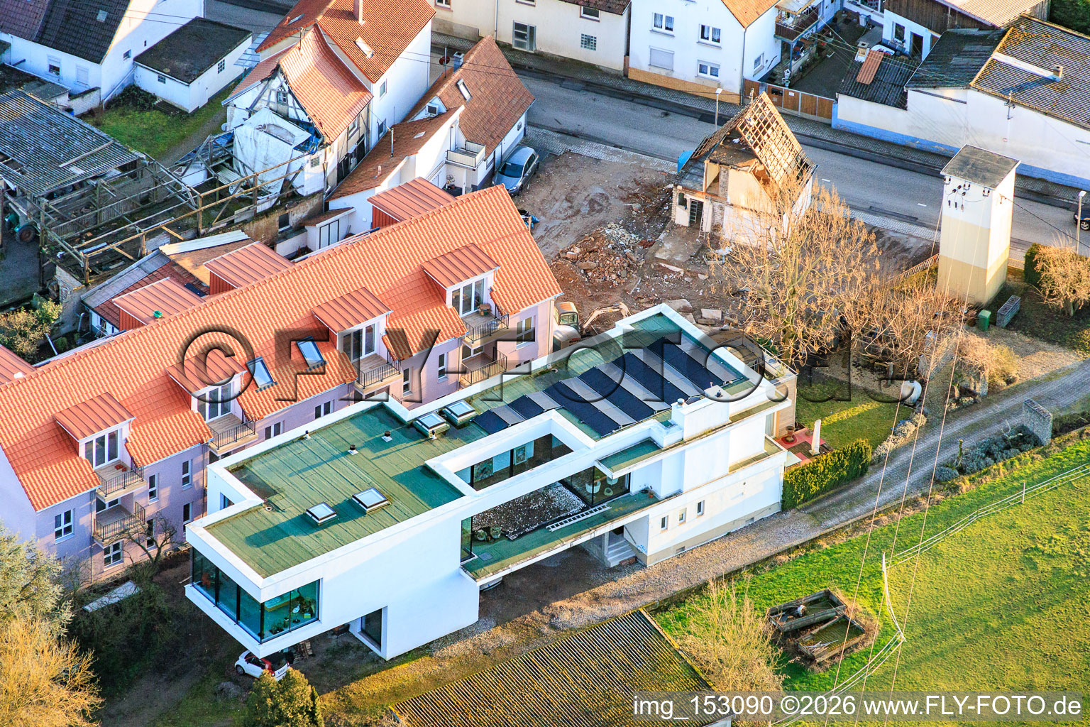 Vue aérienne de Villa sur la Rheinzaberner Straße à Neupotz dans le département Rhénanie-Palatinat, Allemagne