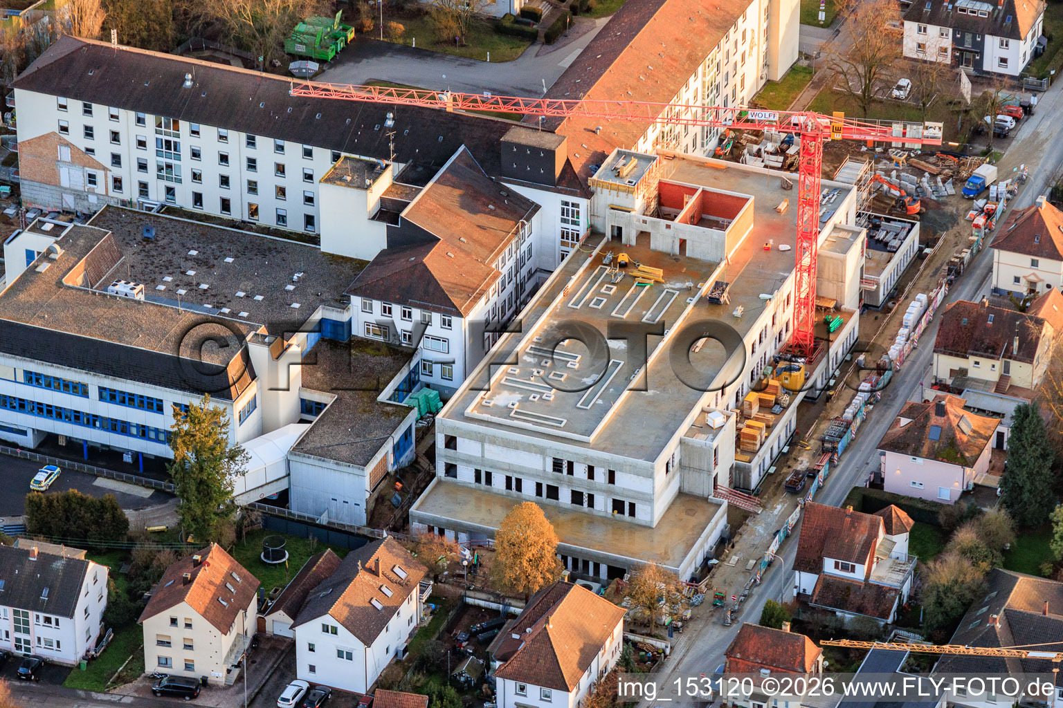 Chantier de construction pour l'agrandissement de l'Asklepios Südpfalzklinik Kandel à Kandel dans le département Rhénanie-Palatinat, Allemagne d'en haut