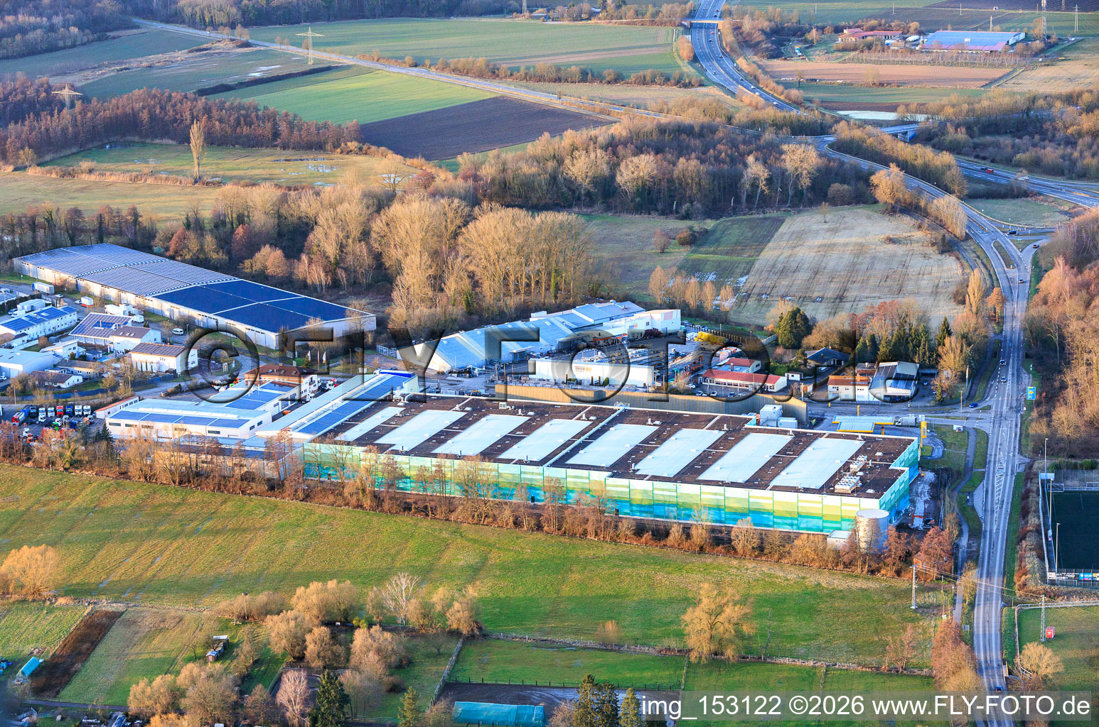 Bâtiment neuf presque achevé du parc logistique par HANSAINVEST et DFI-Real-Estate Kandel pour FRISCHEPLATTFORM SÜDWEST de Gemüsering Stuttgart GmbH à le quartier Minderslachen in Kandel dans le département Rhénanie-Palatinat, Allemagne d'en haut