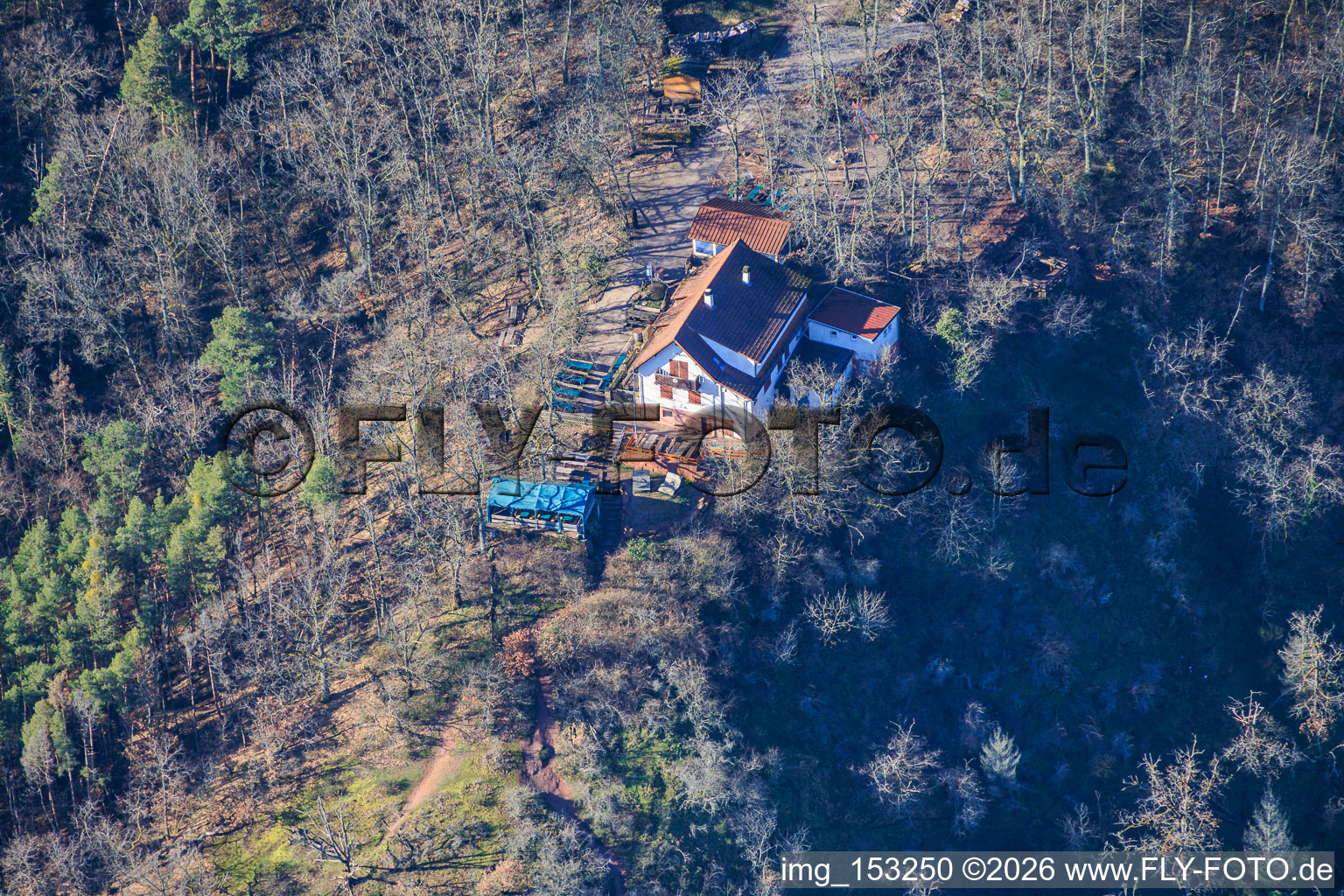 Vue aérienne de Maison des Amis de la Nature Kiesbuckel à Albersweiler dans le département Rhénanie-Palatinat, Allemagne