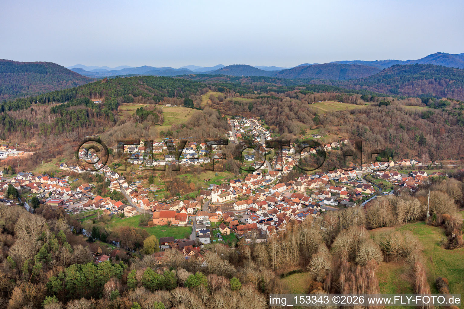 Vue aérienne de De l'ouest à Bundenthal dans le département Rhénanie-Palatinat, Allemagne