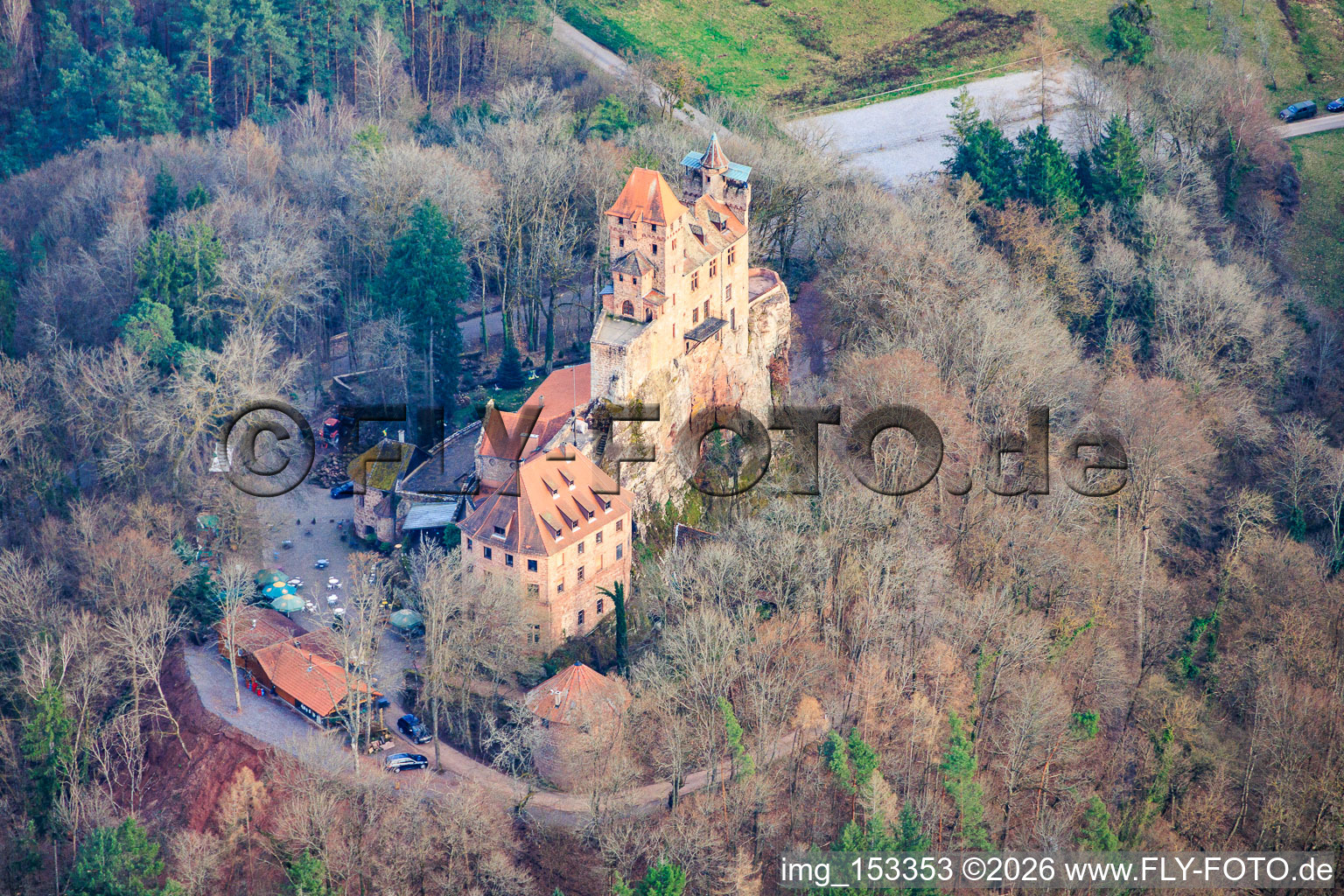 Vue aérienne de Erlenbach bei Dahn dans le département Rhénanie-Palatinat, Allemagne