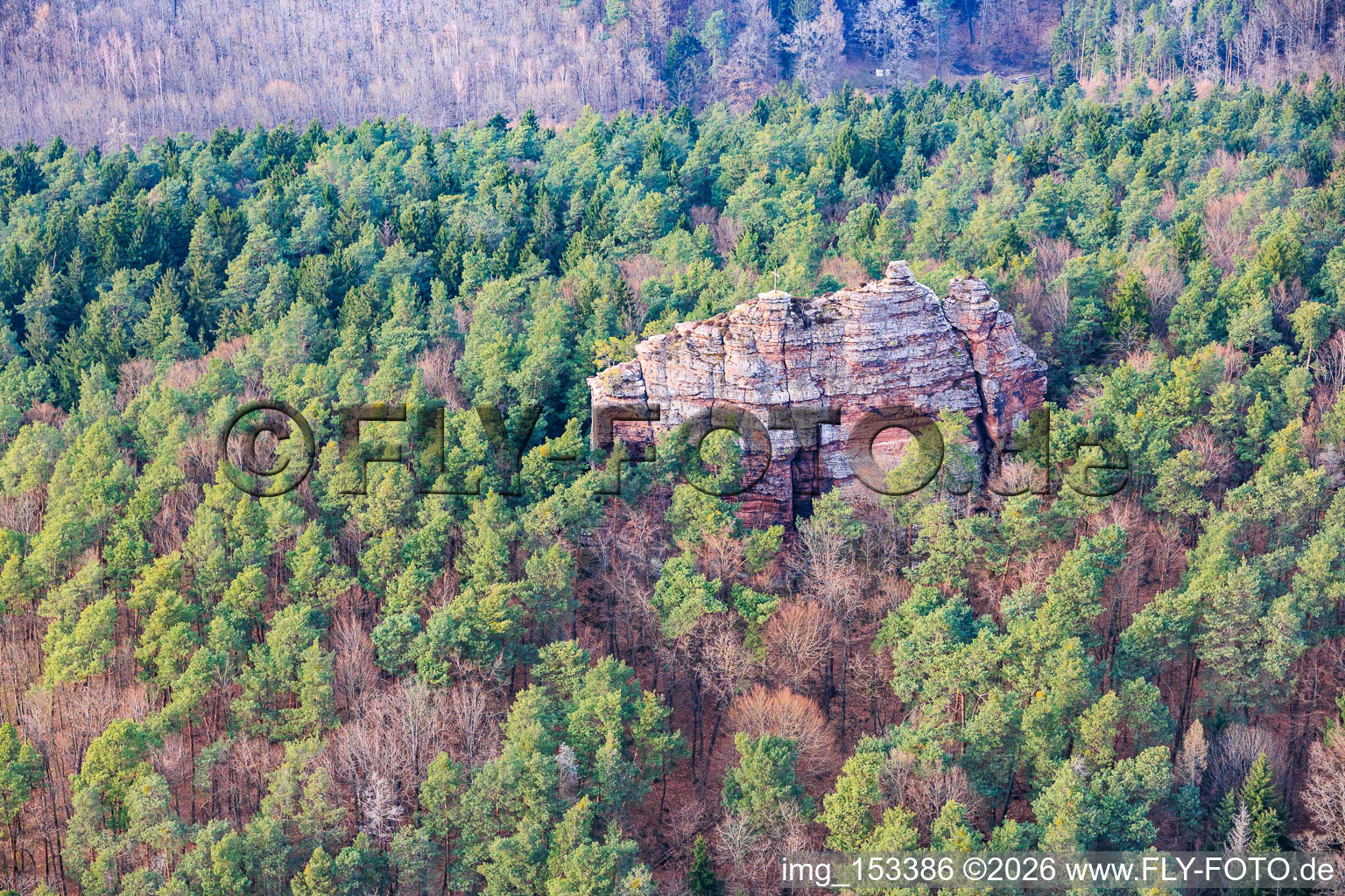 Vue aérienne de Bundenthal dans le département Rhénanie-Palatinat, Allemagne